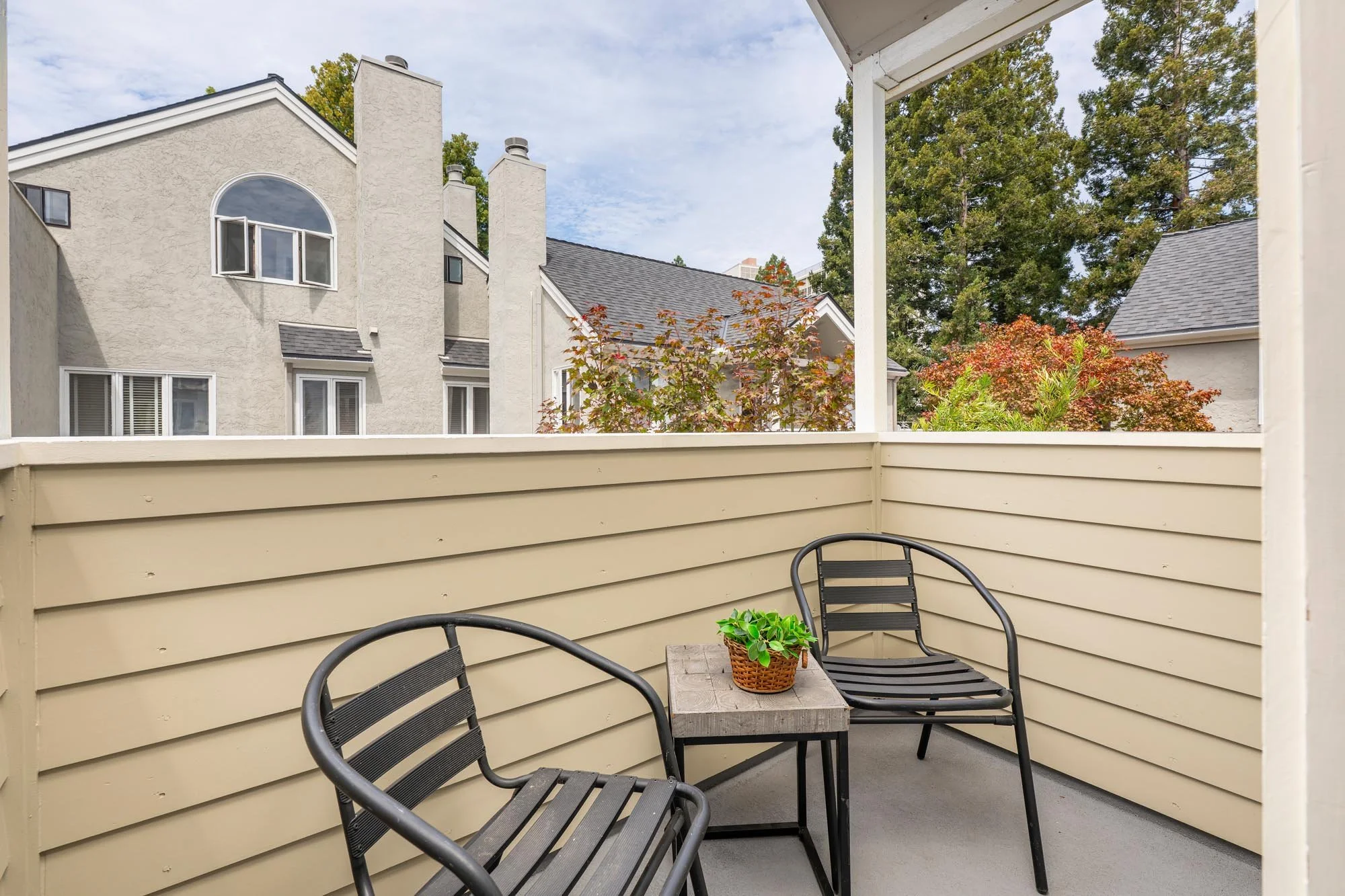 21_23 - Balcony - 913 Cowper.jpg