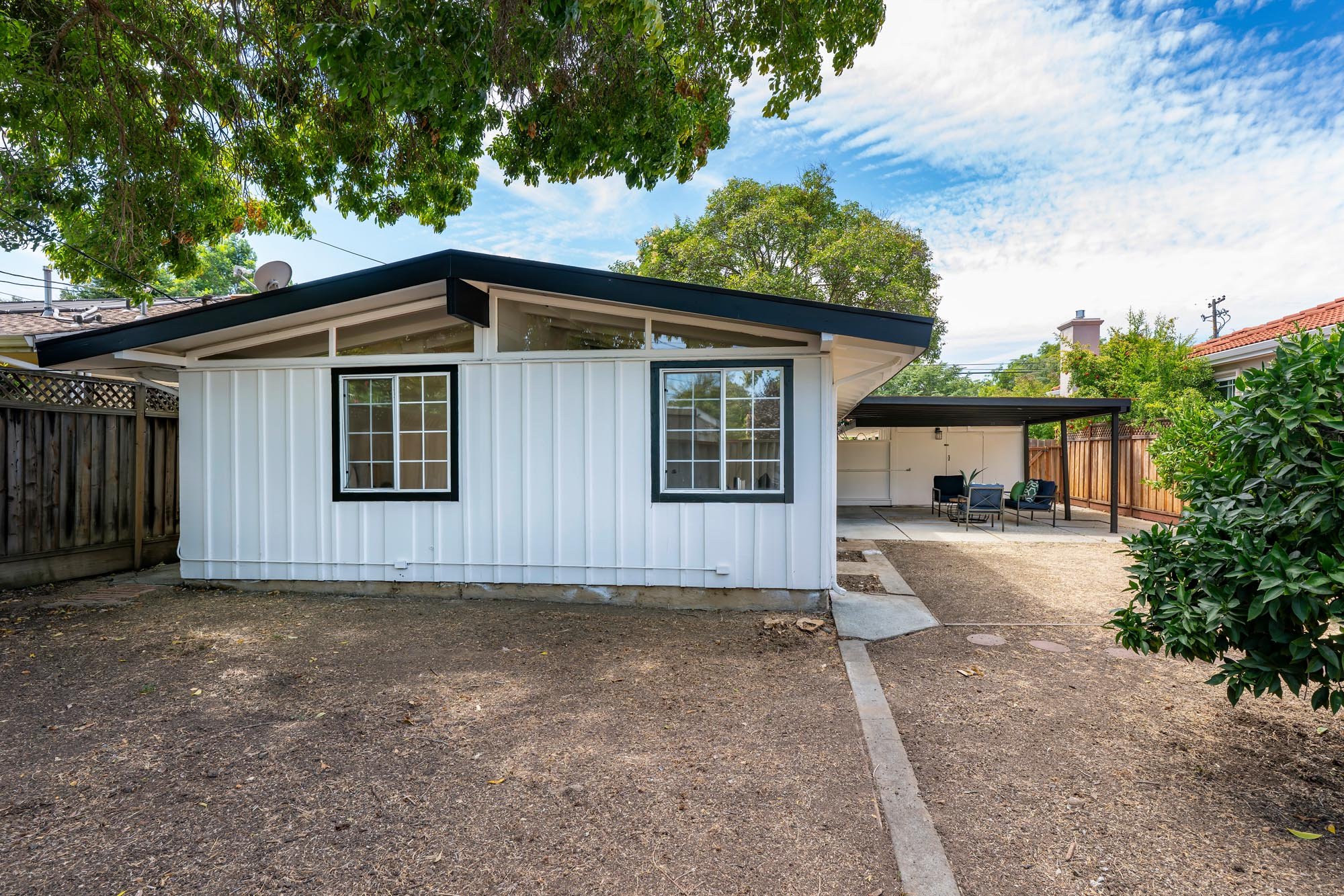 16 - Exterior and Yard - 10570 S Tantau.jpg