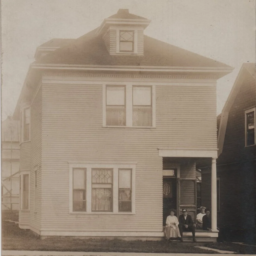 RPPC_WA_Seattle_2002+E+John+St_Obverse.jpg