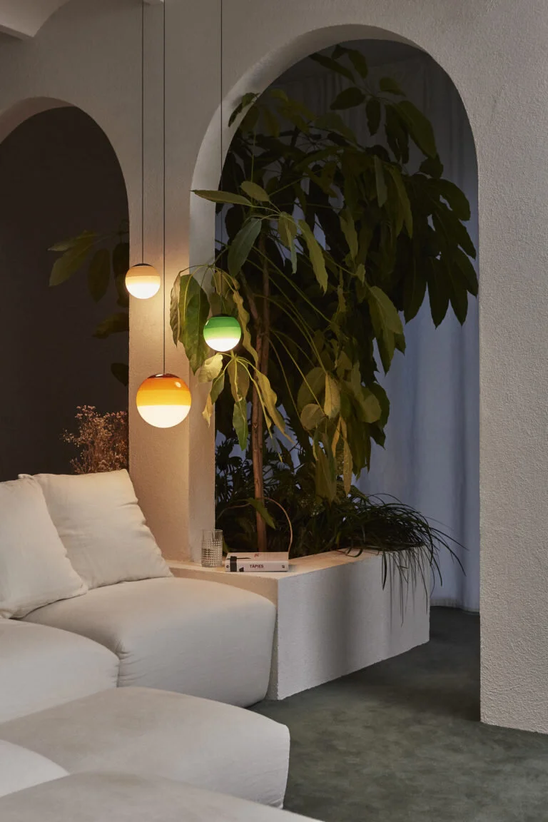 marset_lr_dipping-light-pendant_composition_living-room-768x1152.jpg