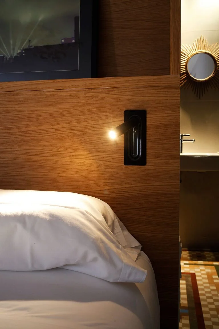 Ledtube-black-at-hotel-768x1152.jpg