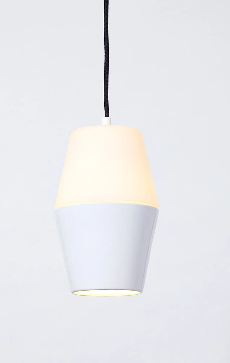 handandeye_updown-lamp_monochrome_ceramic-and-glass_white.jpg
