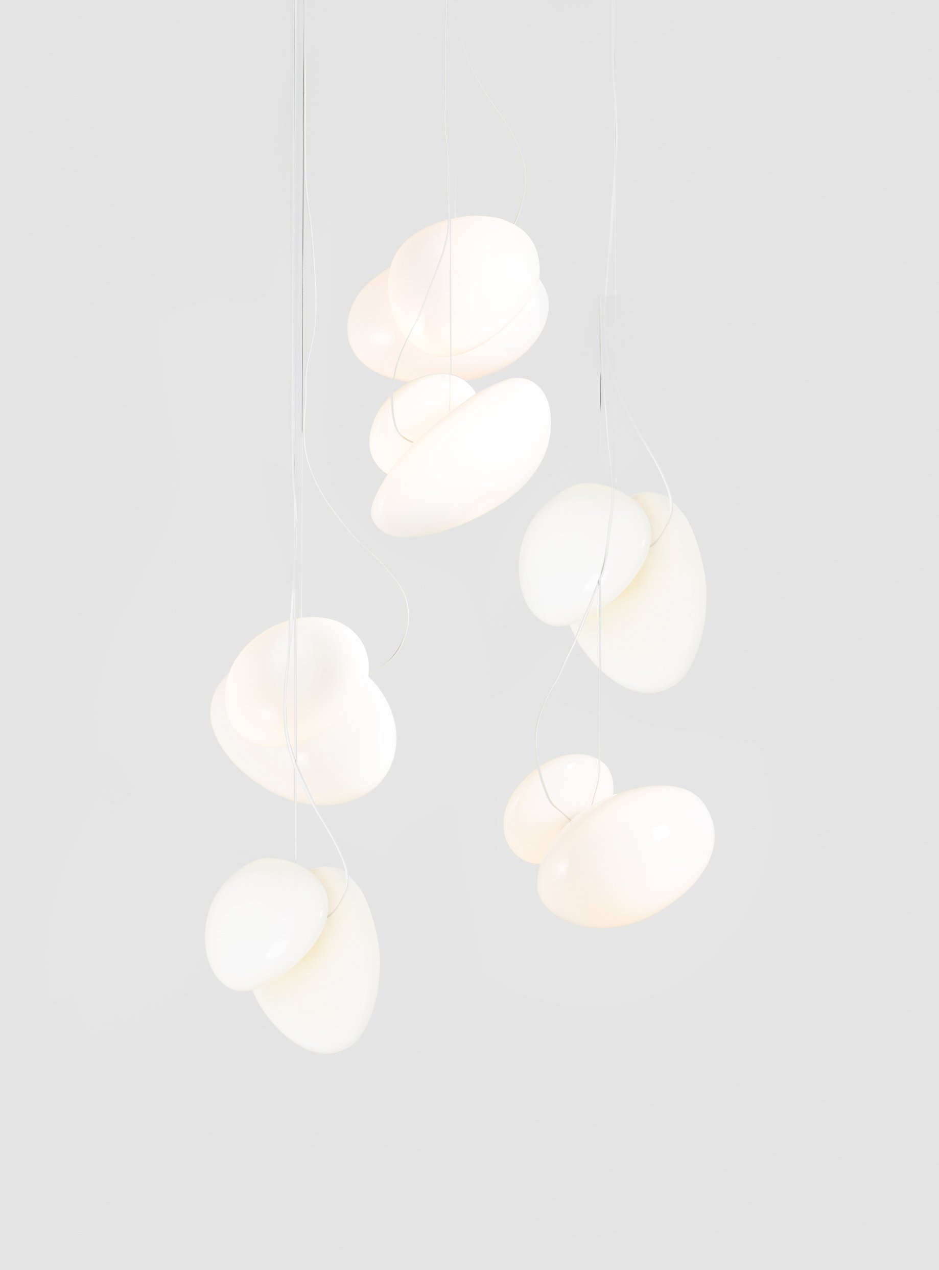 ANDlight_Pebble_Chandelier_DoubleHelix6_Pearl_CourtesyofANDlight_4.jpg