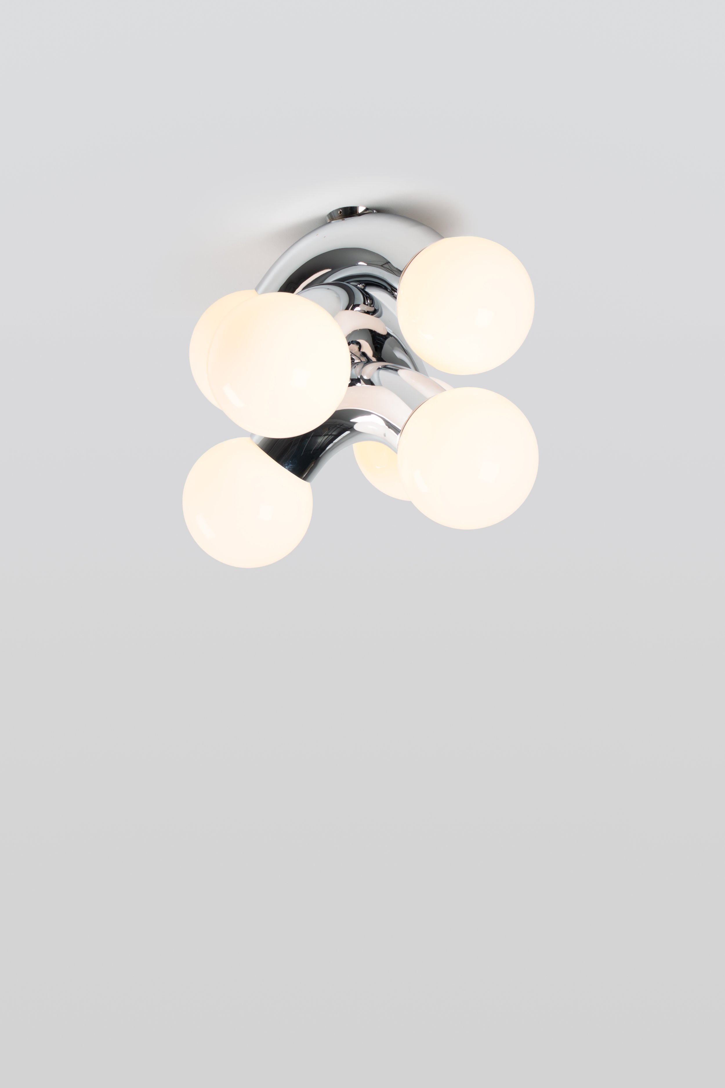 ANDlight_Vine_3_Ceiling_Chrome_CourtesyofANDlight_1.jpg