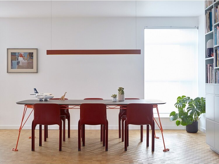 handandeye_a-beam-extruded-terracotta-lamp_dining-table-02_web-1300x975.png