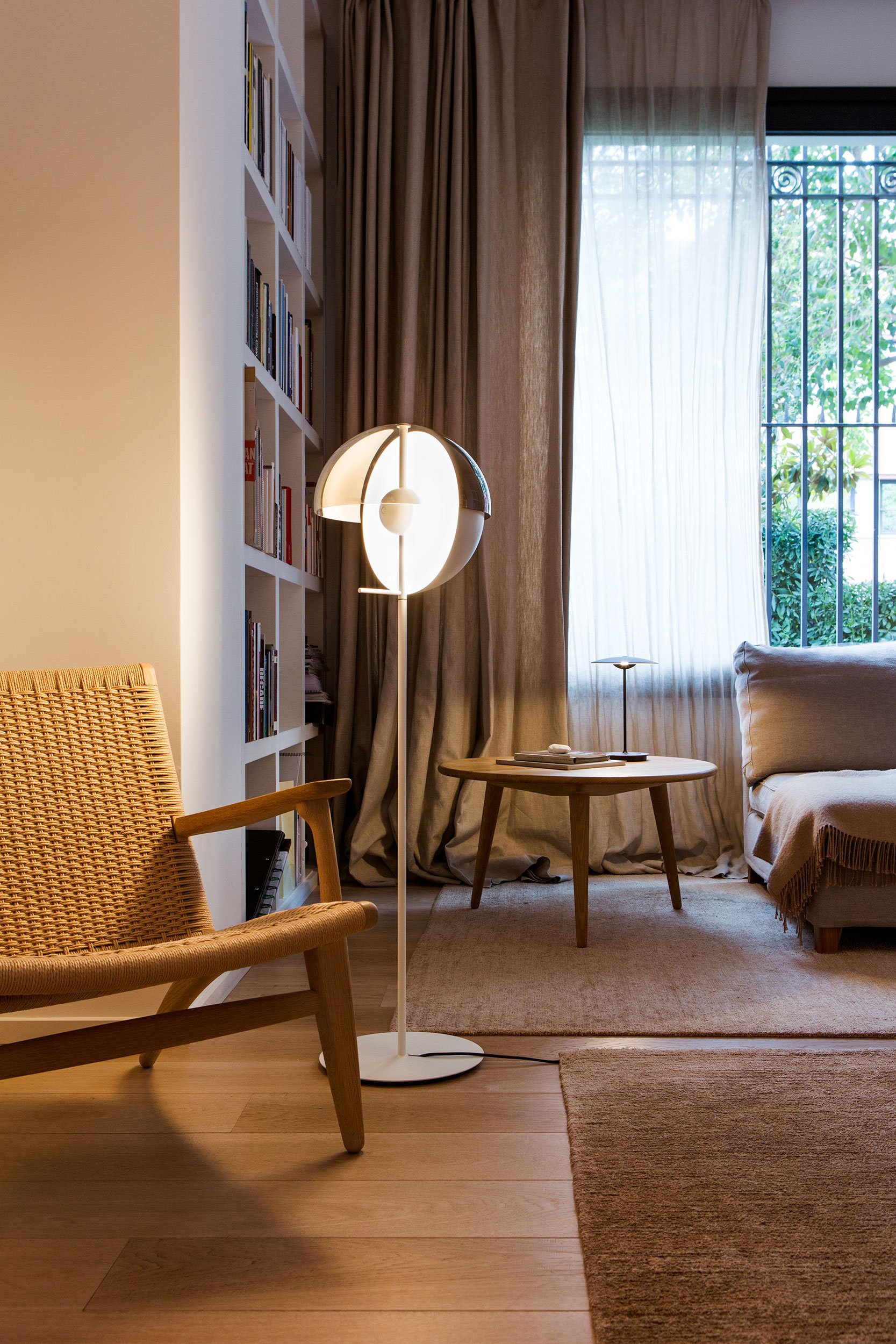 MARSET_LR_Theia-P-white-at-home.jpg