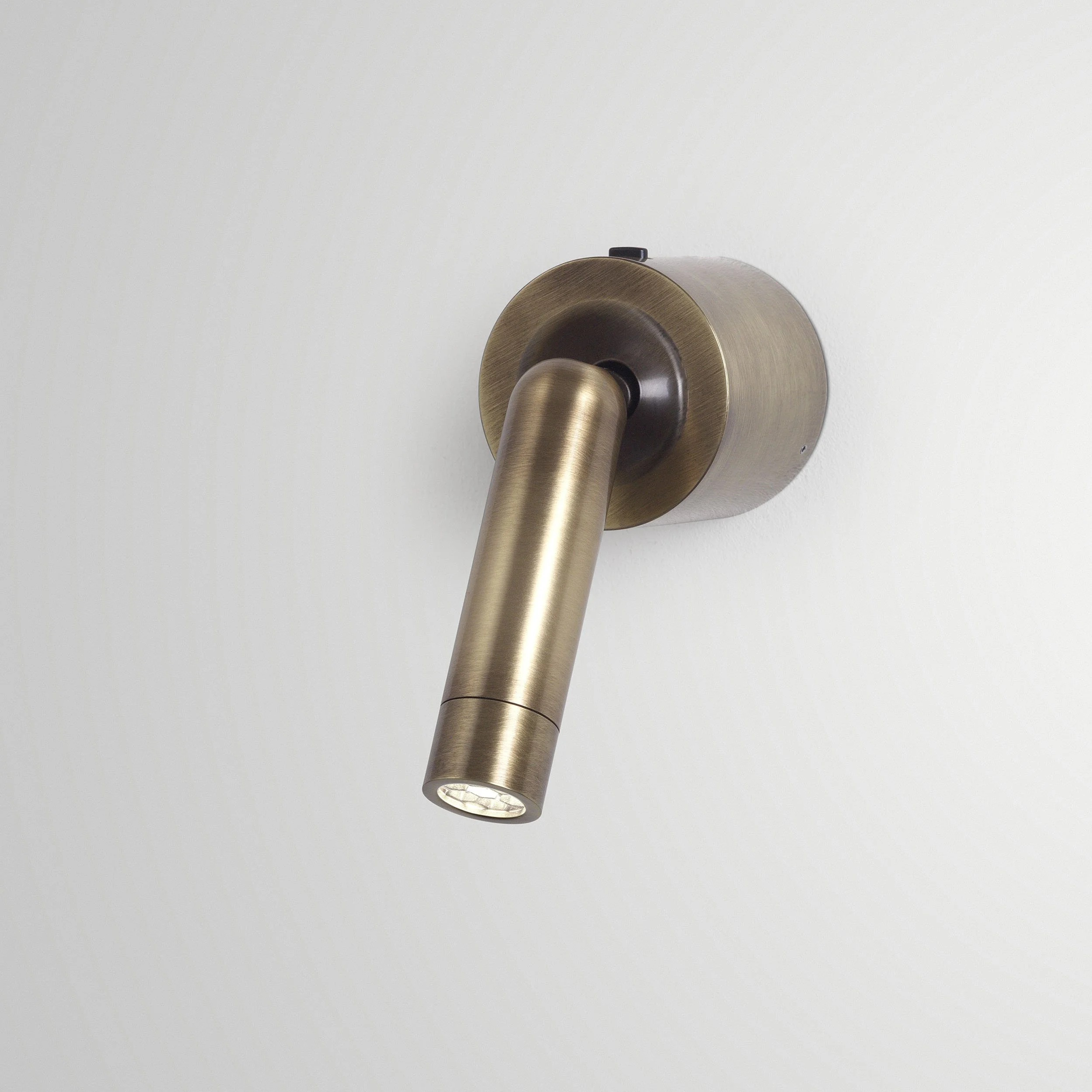 marset-lr-ledtube-a-bronze.jpg