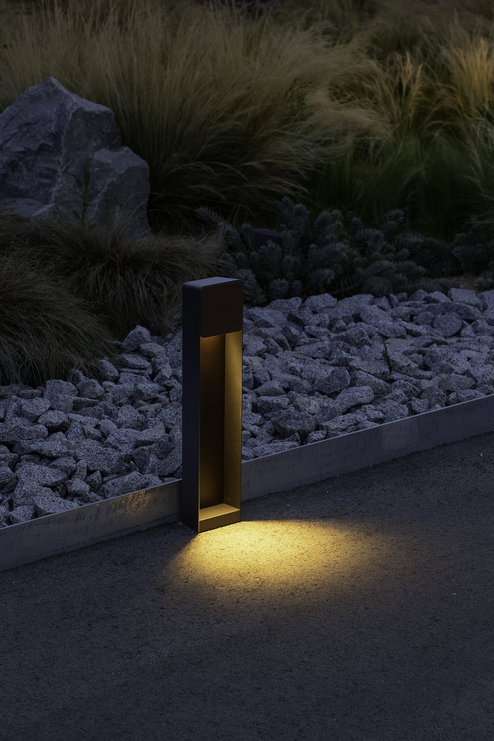 marset_lr_lab-60-bollard-brown_lighting-path_.jpg