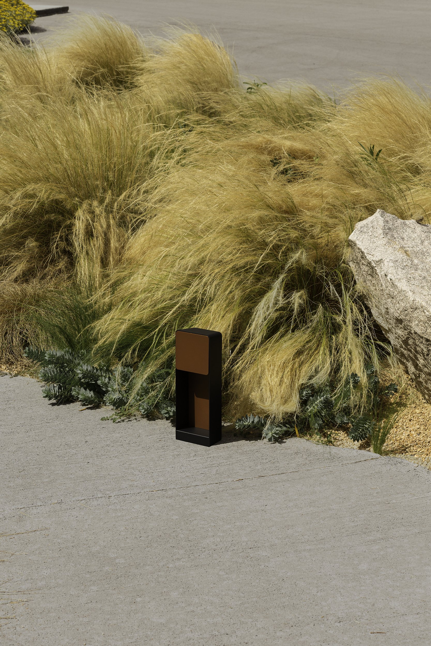 marset_lr_lab-35-bollard-rust_lighting-path_v.jpg