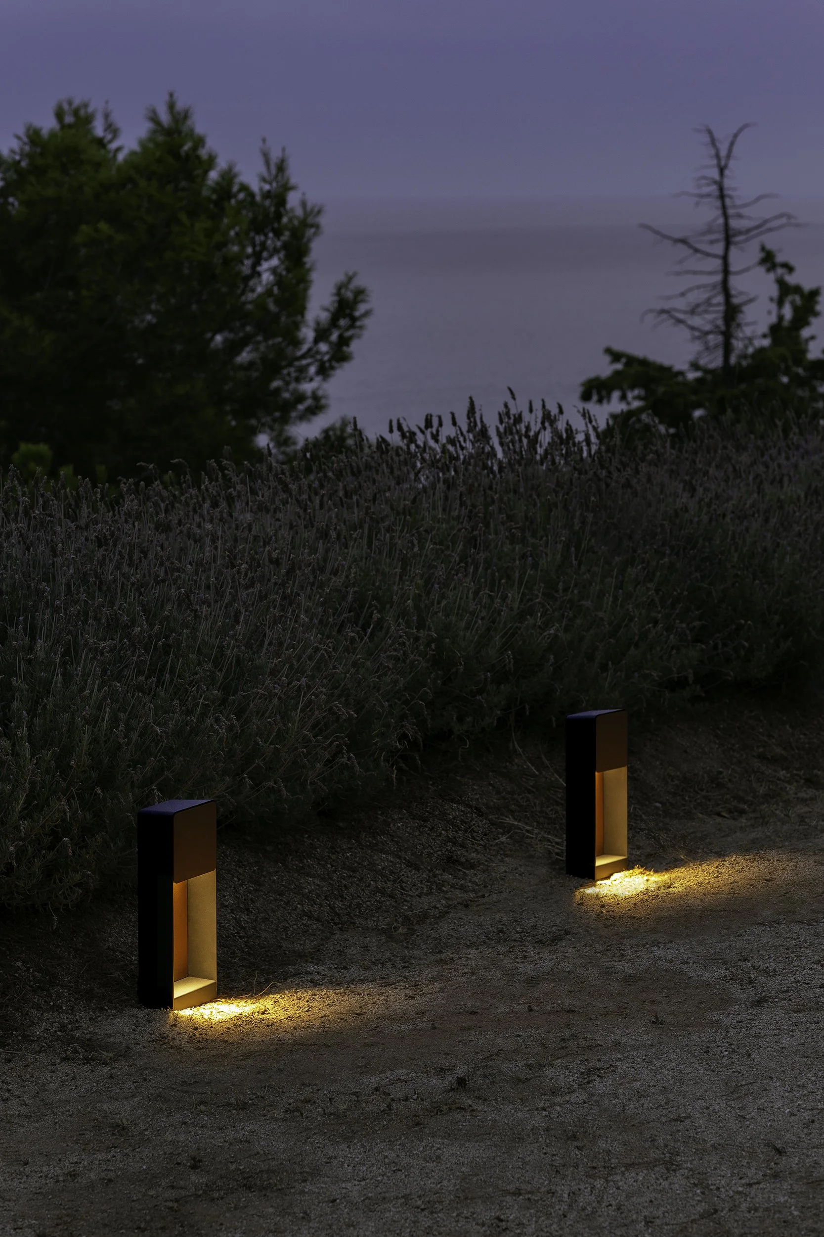 marset_lr_lab-35-bollard-rust-with-lavender.jpg