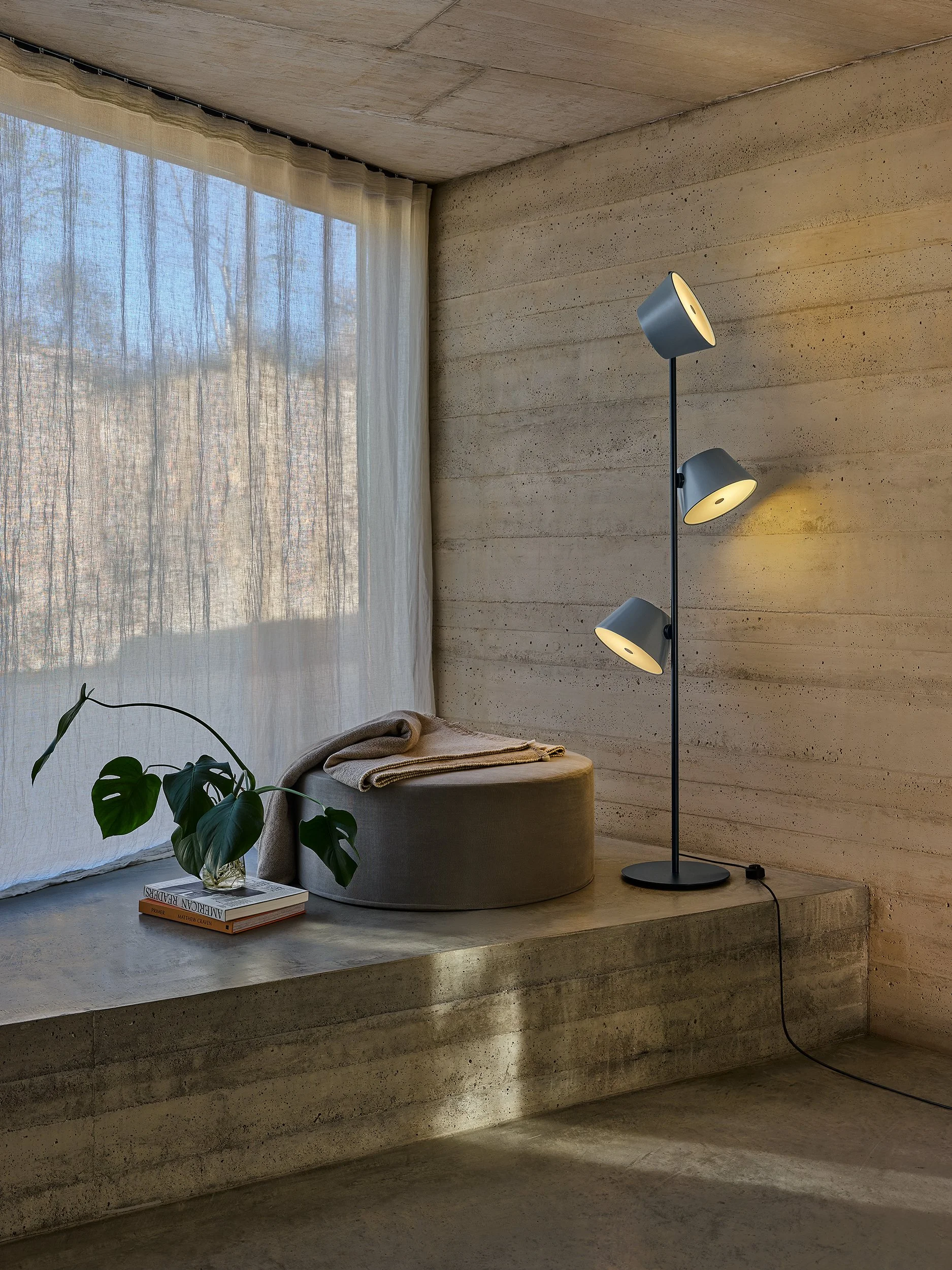 marset-lr-tam-tam-p3-silver-grey-in-ambiance.jpg