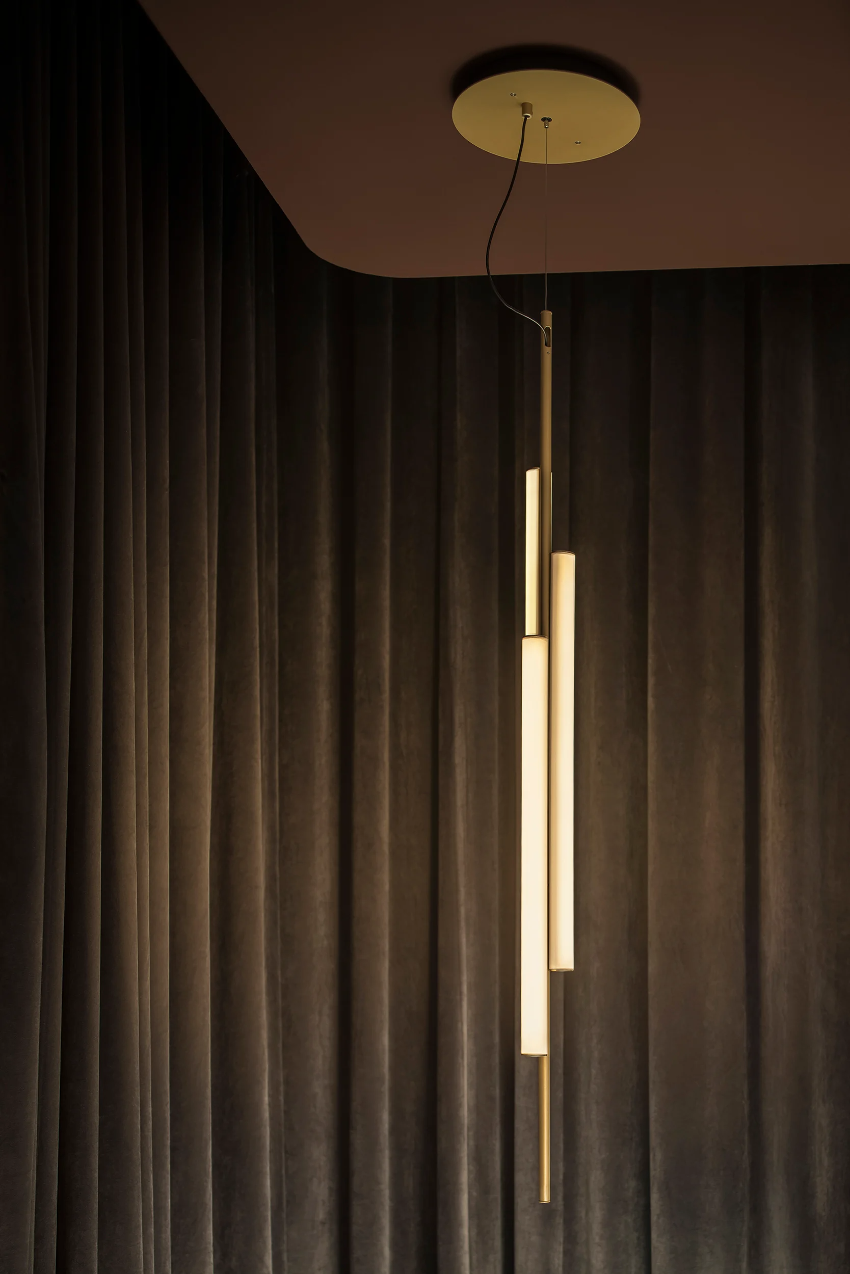 marset-lr-ambrosia-v130-mat-gold-curtains.png