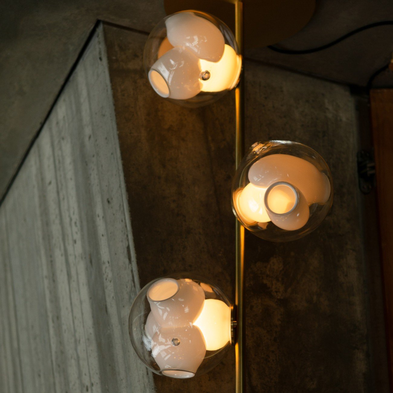 383v-stem-short-ceiling-lamp-bocci.jpg