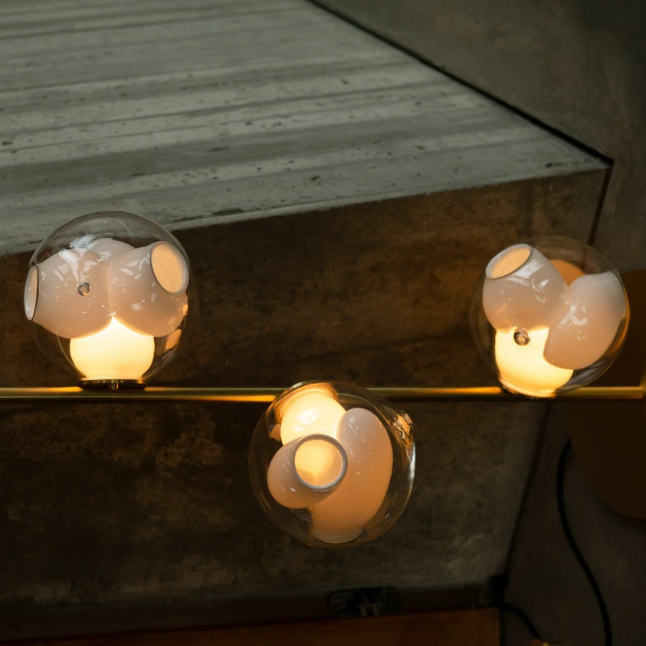 386v-stem-suspended-ceiling-lamp-bocci.jpg