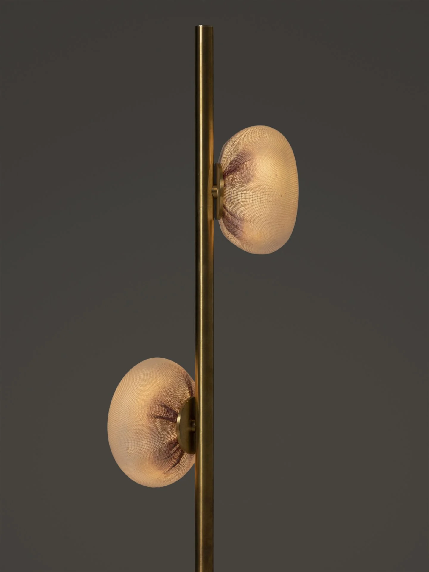 84v-Floor-Brass-Dark-Detail.jpg