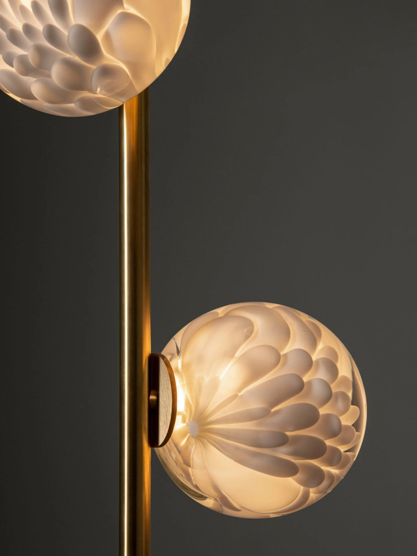 118.3-Ceiling-3ft-Brass-Dark-Dark-Detail.jpg
