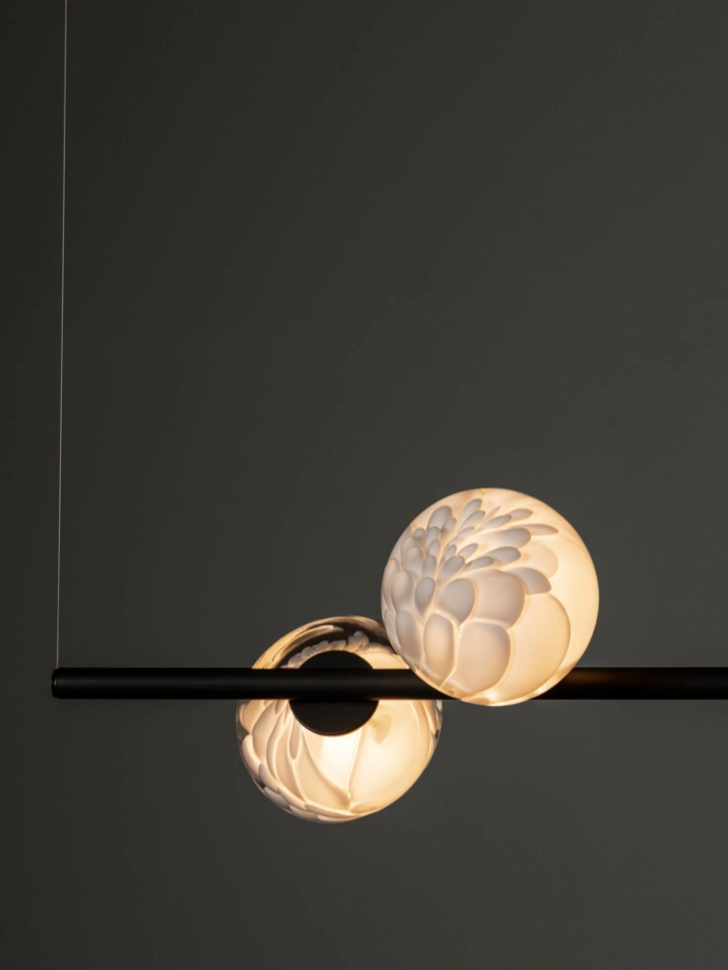 118.6-SuspendedH-Black-Dark-Detail.jpg