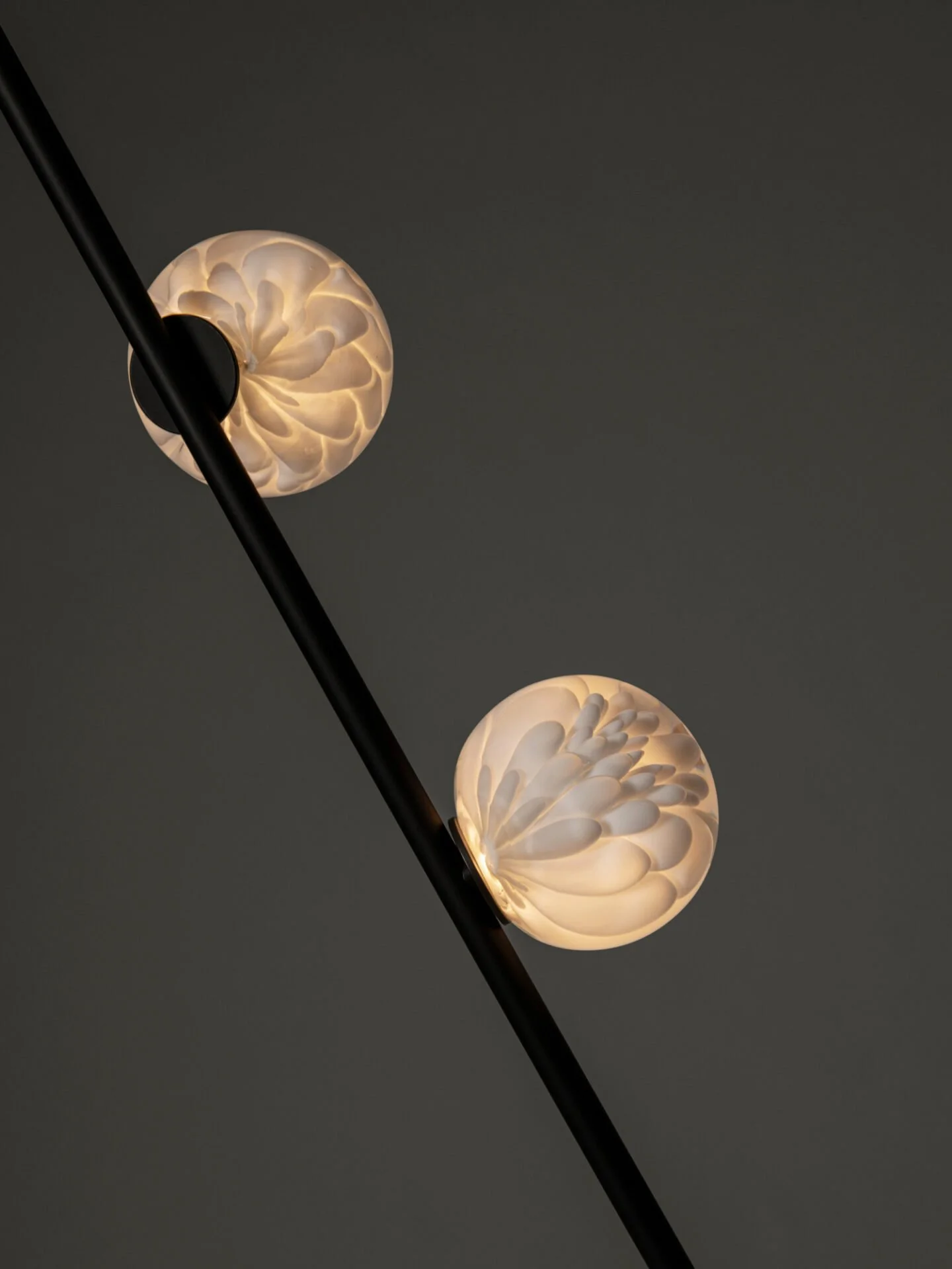 118.3-Column-Black-Dark-Detail.jpg