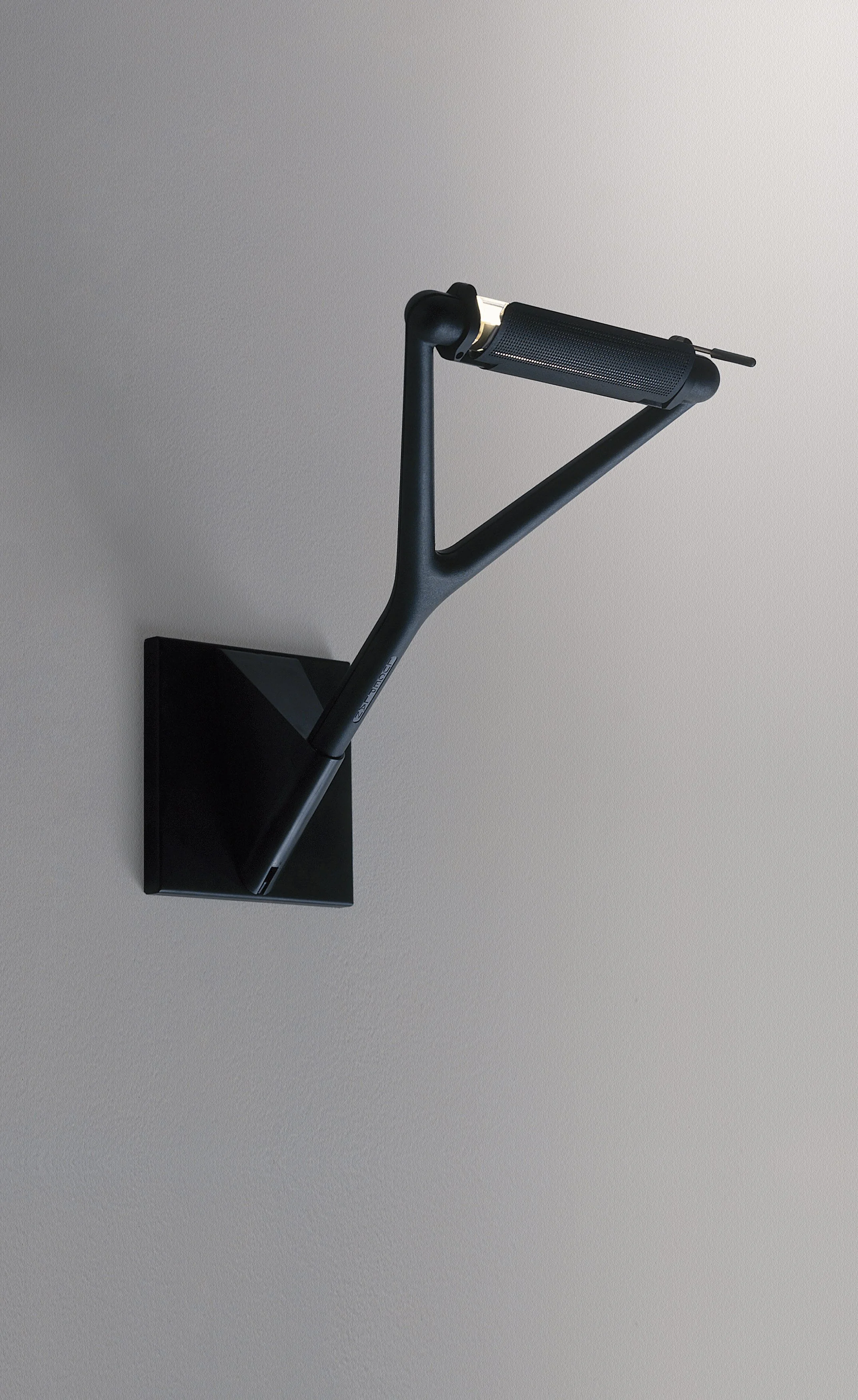 Luceplan-Lola-wall.jpg