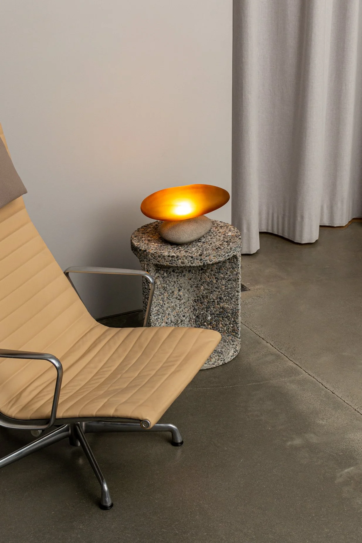 A-N-D_Pebble_Table_InSitu_CourtesyofAND_6-WEB.jpg