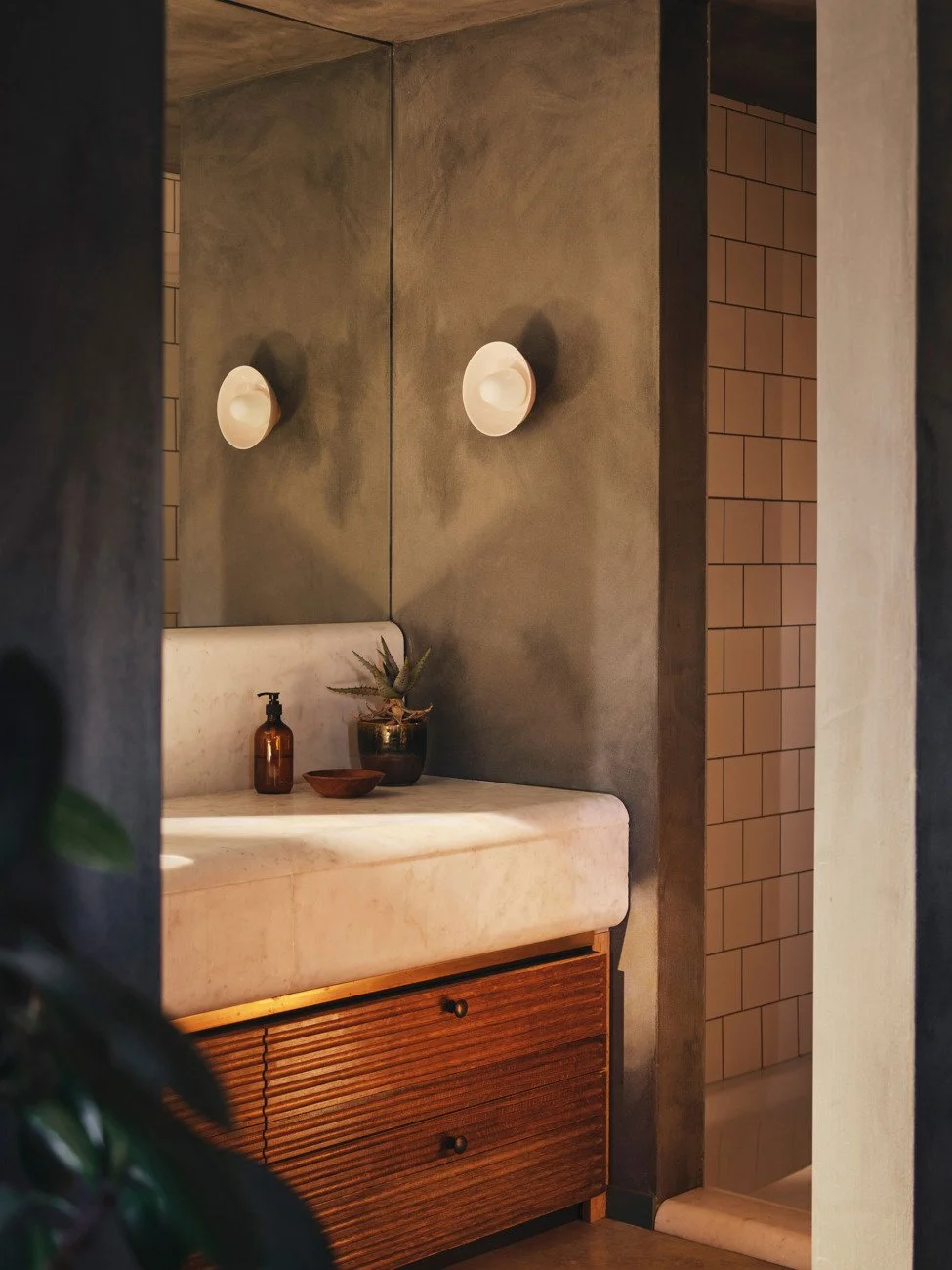 HandEye_Skye_bathroom-portrait_off_WEB-975x1300.jpg
