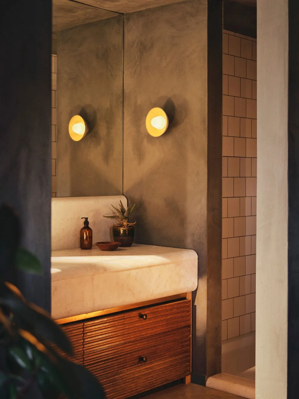 HandEye_Skye_bathroom-portrait_on_WEB-975x1300.jpg