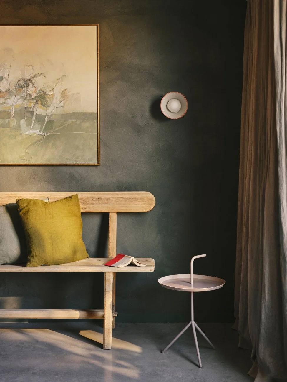HandEye_Kamin-Wall_bench_pink_off_WEB-975x1300.jpg