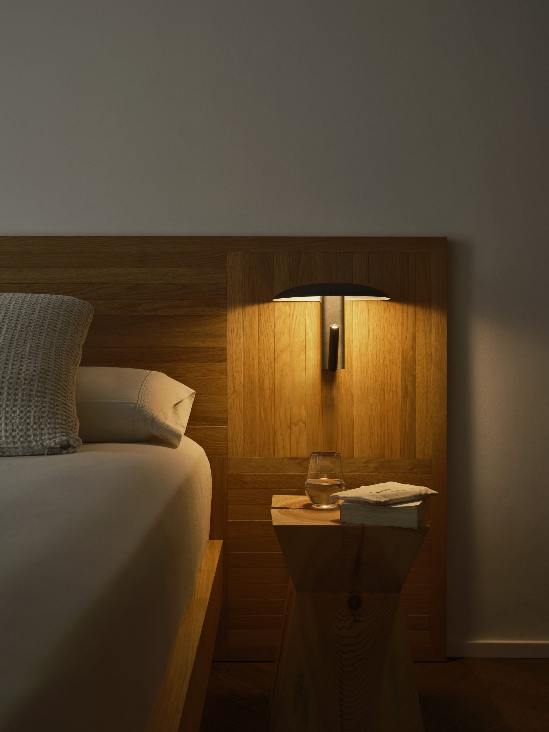 marset-lr-konoha-black-bedside-recuperado-scaled.jpg