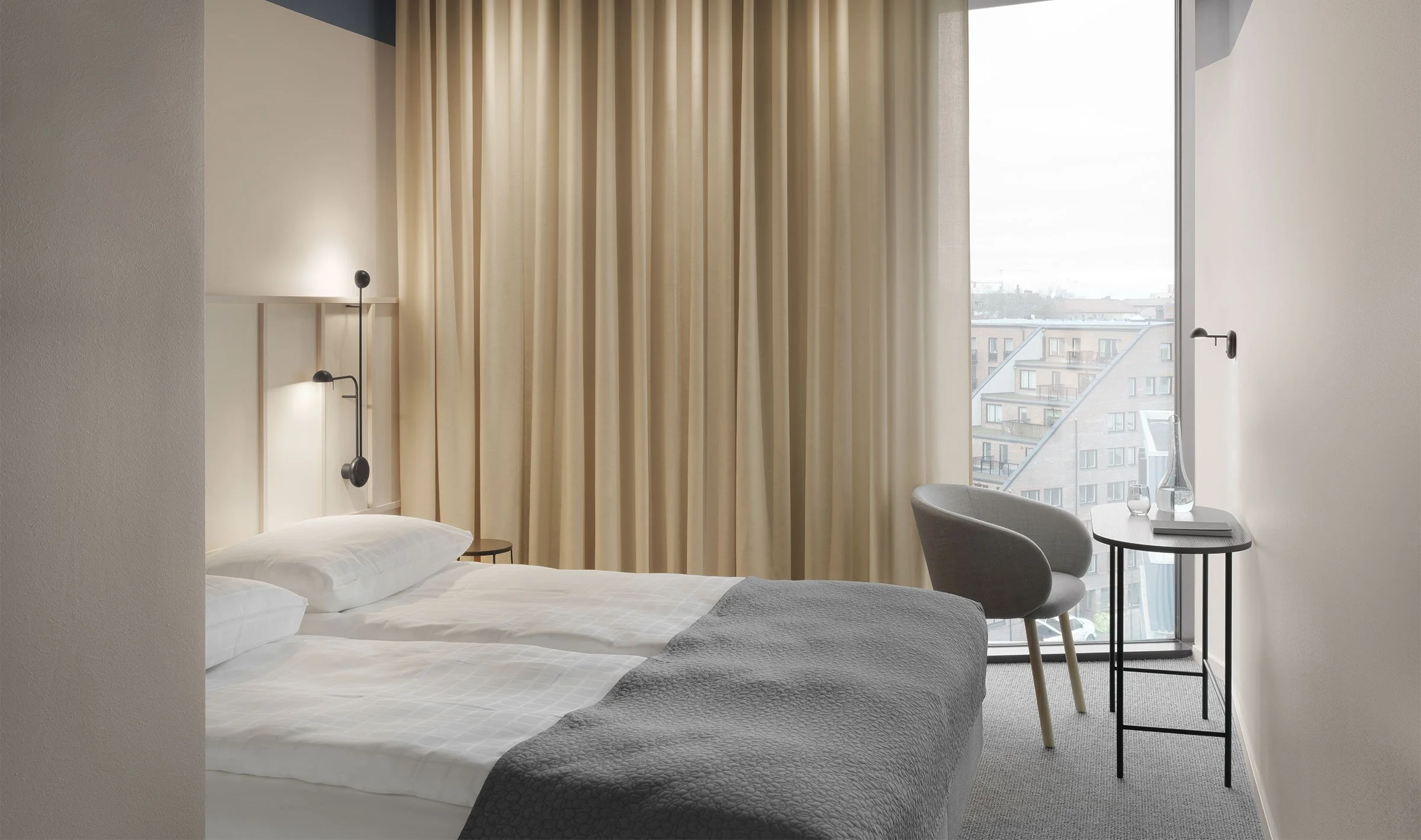 vibia-the-edit-pin-wall-light-w.jpg
