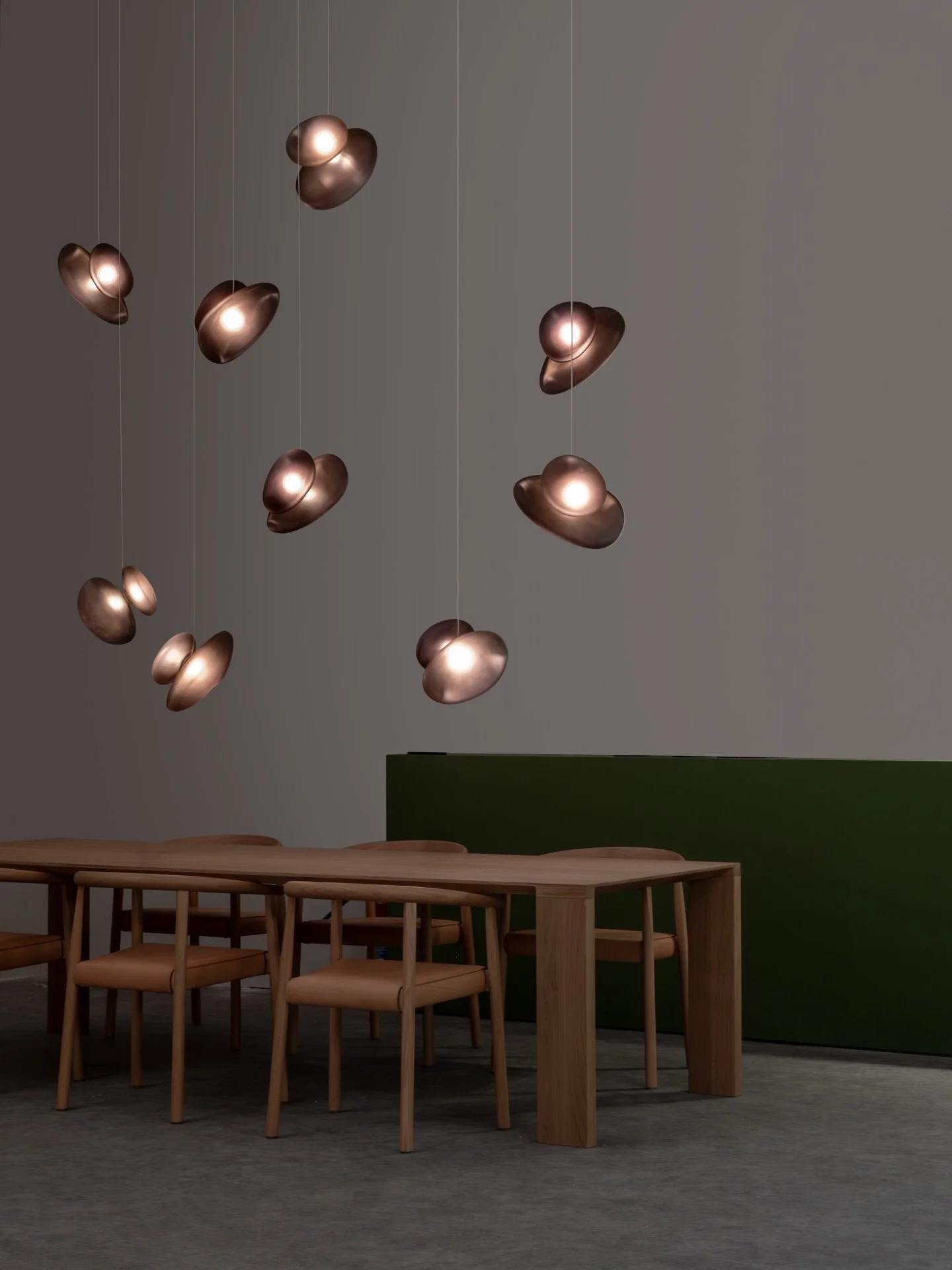 Soft geometry, refined presence.

The Pebble Pendant by @and_light balances organic form with technical precision. Its smooth, sculpted silhouette feels effortless and natural, while delivering controlled, high-quality illumination suited for both in