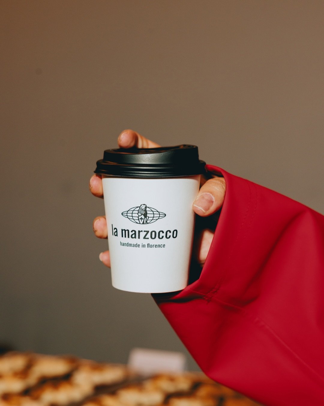 Design is as much about the atmosphere as it is the objects within it. Our Azure Talk with @luceplan_lighting and @vantot.studio was a study in light and form&mdash;made all the more seamless by the ritual of a perfect pour.

Huge thanks to our frien