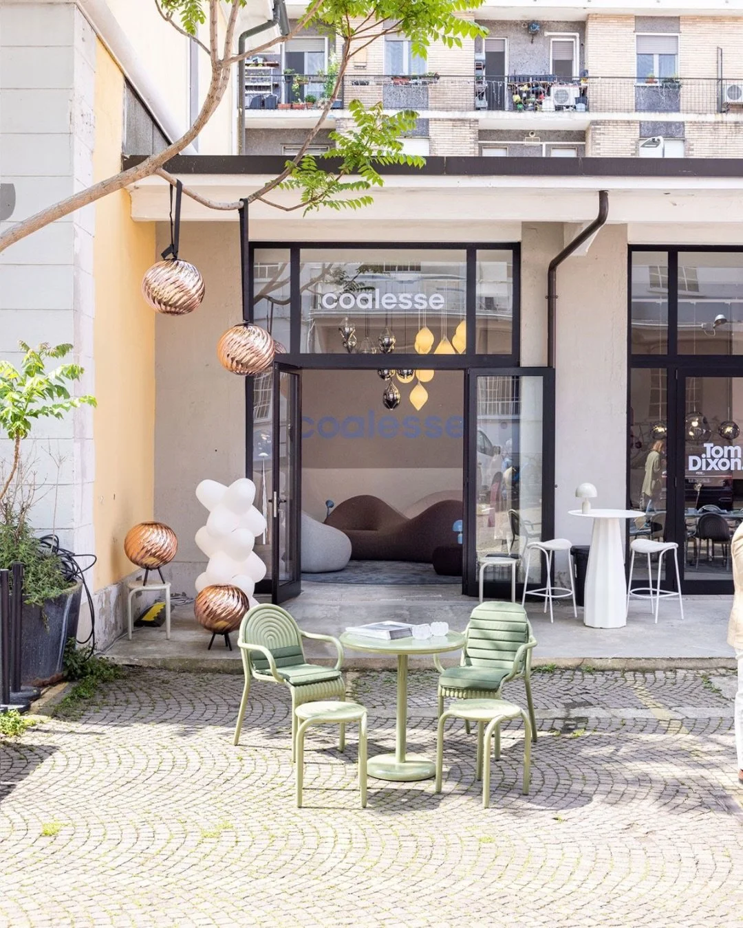 During Milan Design Week @tomdixonstudio and @coalesse explored form and function. The collaboration blurred the lines between work and play, proving that the professional environment can be as fluid and expressive as the people within in it. 

In a 
