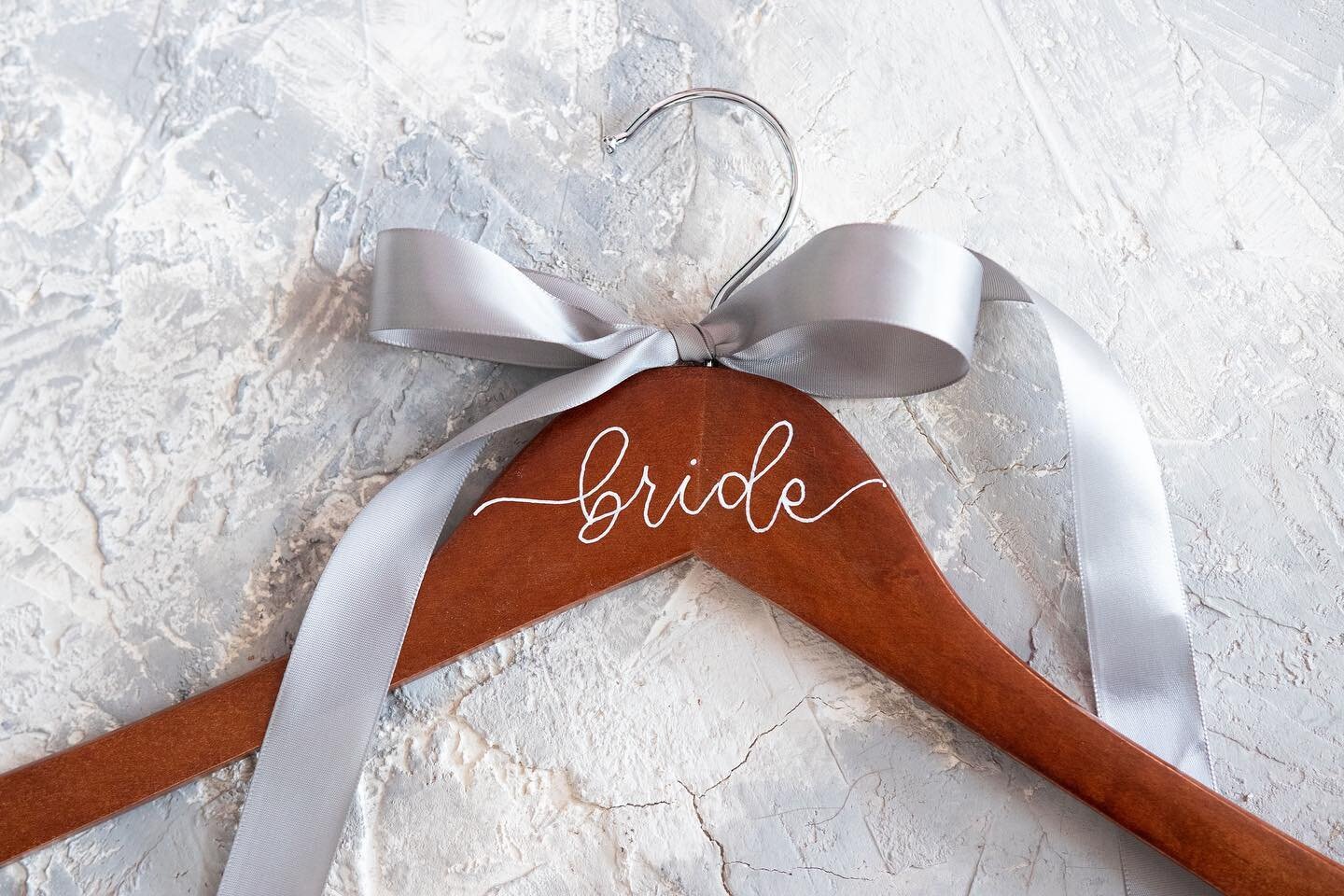 2021 is looking up for weddings! Need a bridal shower gift? We&rsquo;ve got it covered! 👰&zwj;♀️
⠀⠀⠀⠀⠀⠀⠀⠀⠀
We can customize a hanger for the bride 😍  Make it custom with her new last name, a sweet nickname, &ldquo;Mrs.&rdquo; or generic and versati