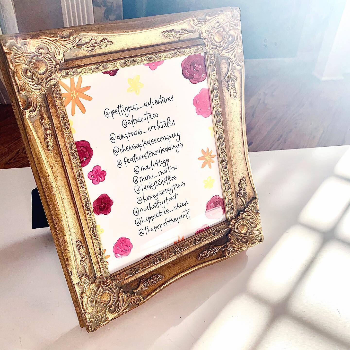 Event signage has purpose! 👏🏻
⠀⠀⠀⠀⠀⠀⠀⠀⠀
I know people leave calligraphy and signage for last on planning lists 🤷🏻&zwj;♀️ But why? It can help simplify your event and add clarity for your guests- whether you&rsquo;re telling people to put phones a