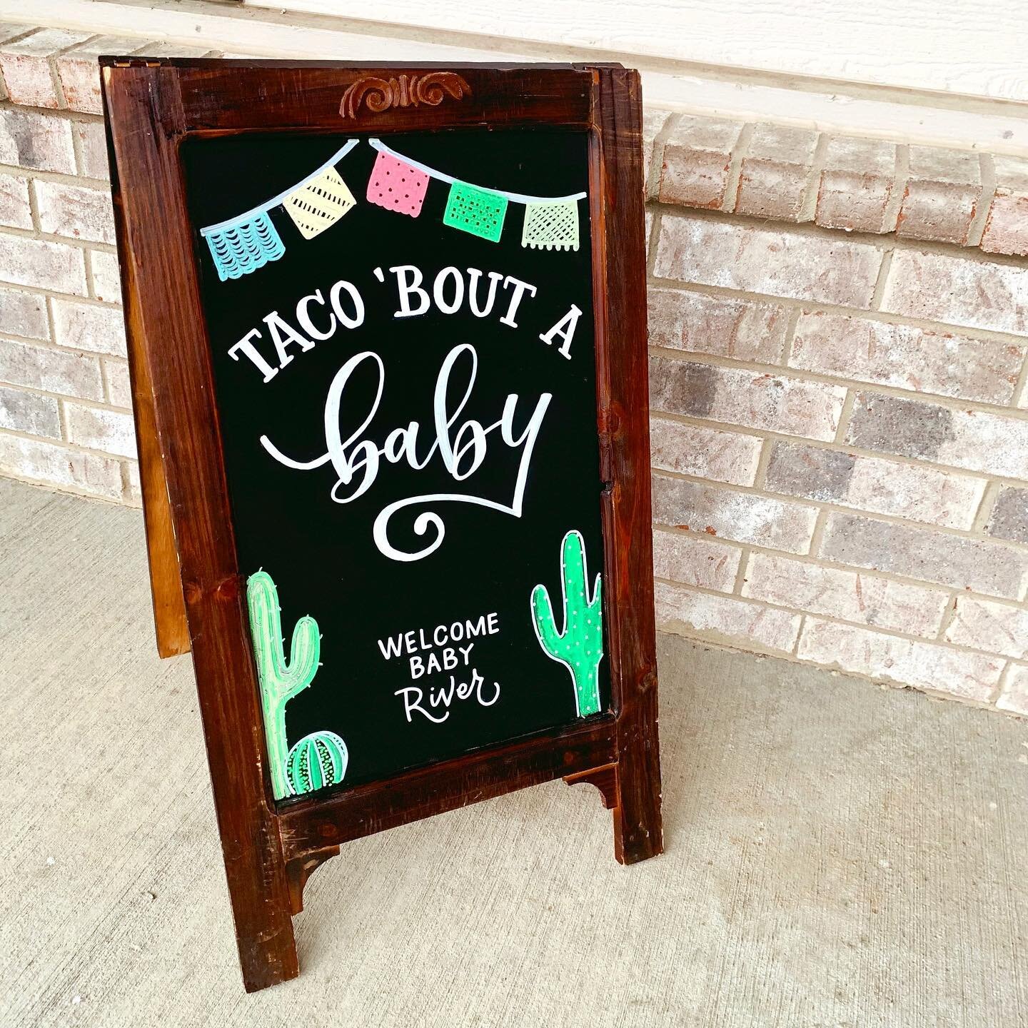 🌮 Taco &lsquo;Bout A Baby! 🌮
⠀⠀⠀⠀⠀⠀⠀⠀⠀
Spiced up this chalkboard easel for a sweet client hosting a themed baby shower this weekend! 🌵🏜
⠀⠀⠀⠀⠀⠀⠀⠀⠀
Check out the Reels tab for a process vid! 😍
⠀⠀⠀⠀⠀⠀⠀⠀⠀
#babyshower #babyshowerideas #babyshowersign