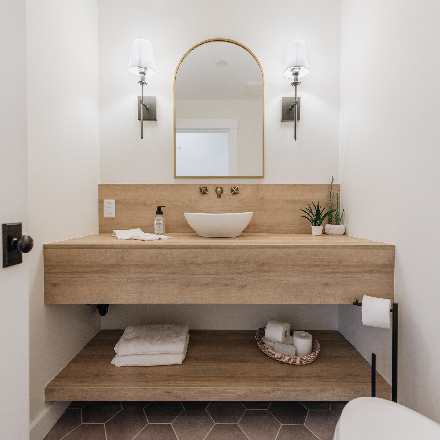 The powder room.⁠
⁠
Listing Agent: @nicocoastalhomes⁠
MLS&reg; # R2757570⁠
.⁠
.⁠
.⁠
.⁠
#sunshinecoastbcvacationrental⁠
#vrbo⁠
#sunshinecoastbc ⁠
#sunshinecoastbcrealestate ⁠
#sunshinecoastrealtor ⁠
#gibsonsbc ⁠
#gibsonsrealtor ⁠
#gibsonsrealestate ⁠
