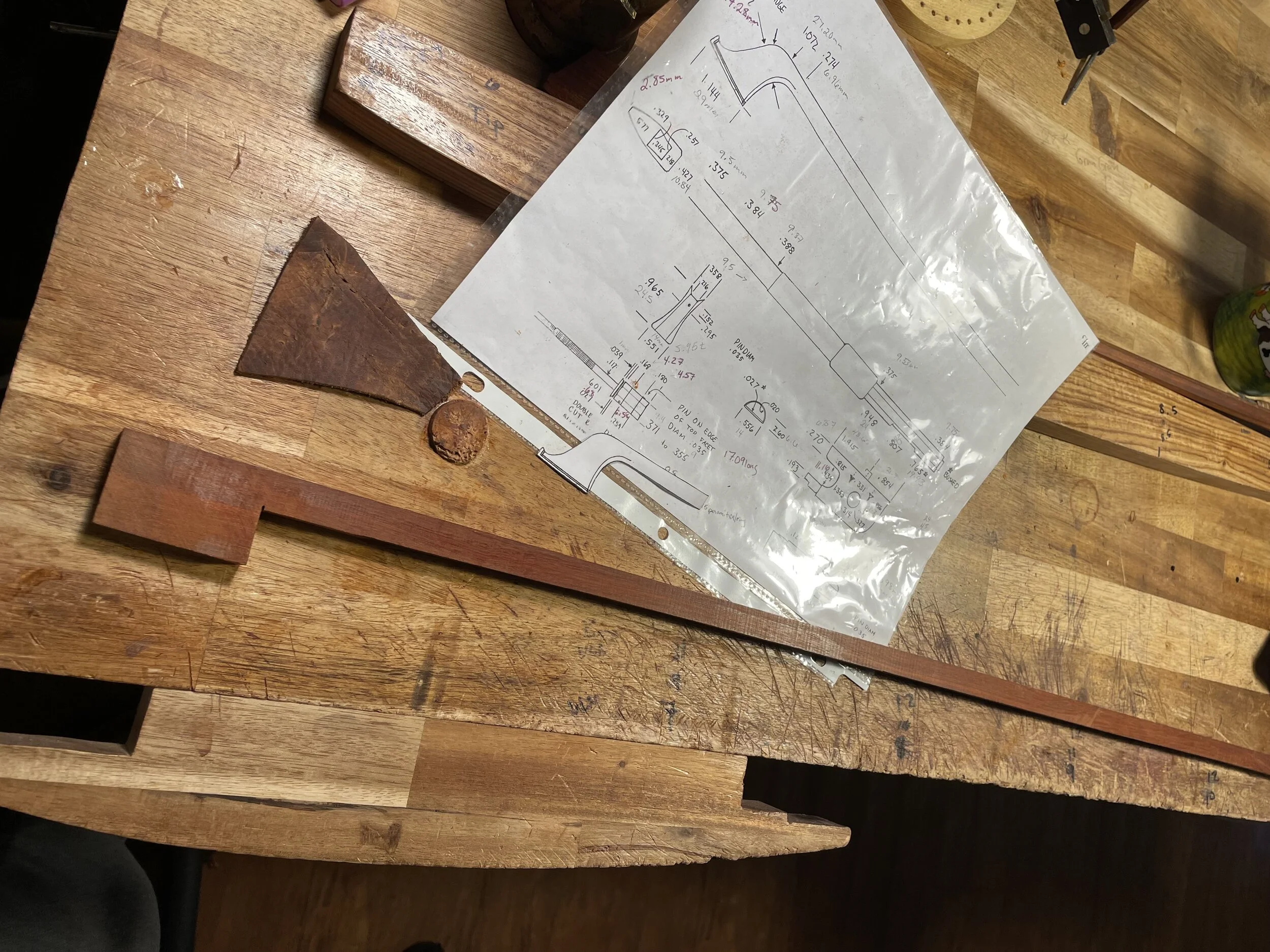 The process is started with the selection of pernambuco for my next bow, taking special care that the wood is going to be well suited to the model of bow I’m going to make. Though there are some substitutes, pernambuco is still the best wood for vio