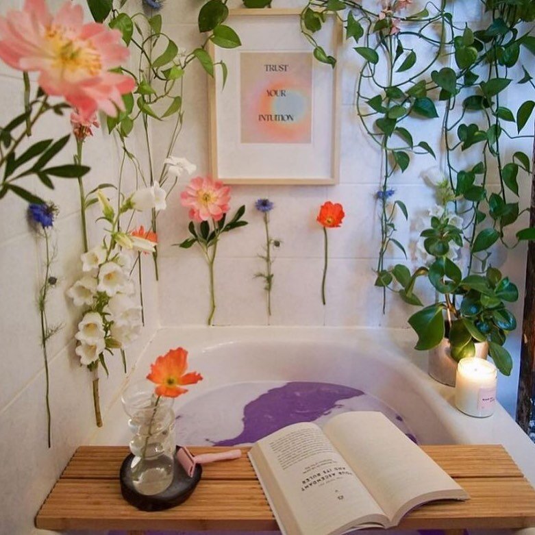 Soak 🛁 

&ldquo;Trust your intuition&rdquo;

#selfcareroutine #weekendvibes #metime #homespa