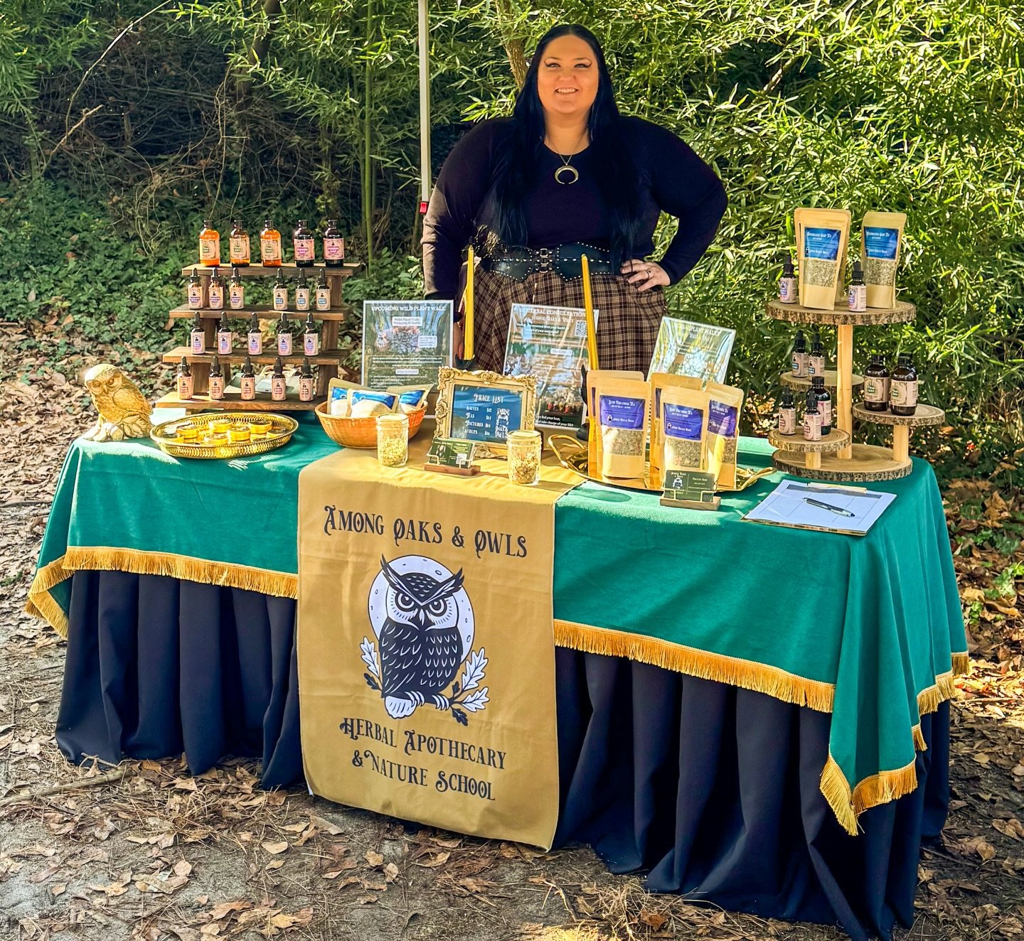 At the Holiday Craft and Artisan market @backtonatureaugusta 

I'm selling herbal medicines from 10 AM-4 PM today! 

There are so many amazing crafts and true creative items here. And the bistro cafe is open with lots of yummy food!

See you soon!

W