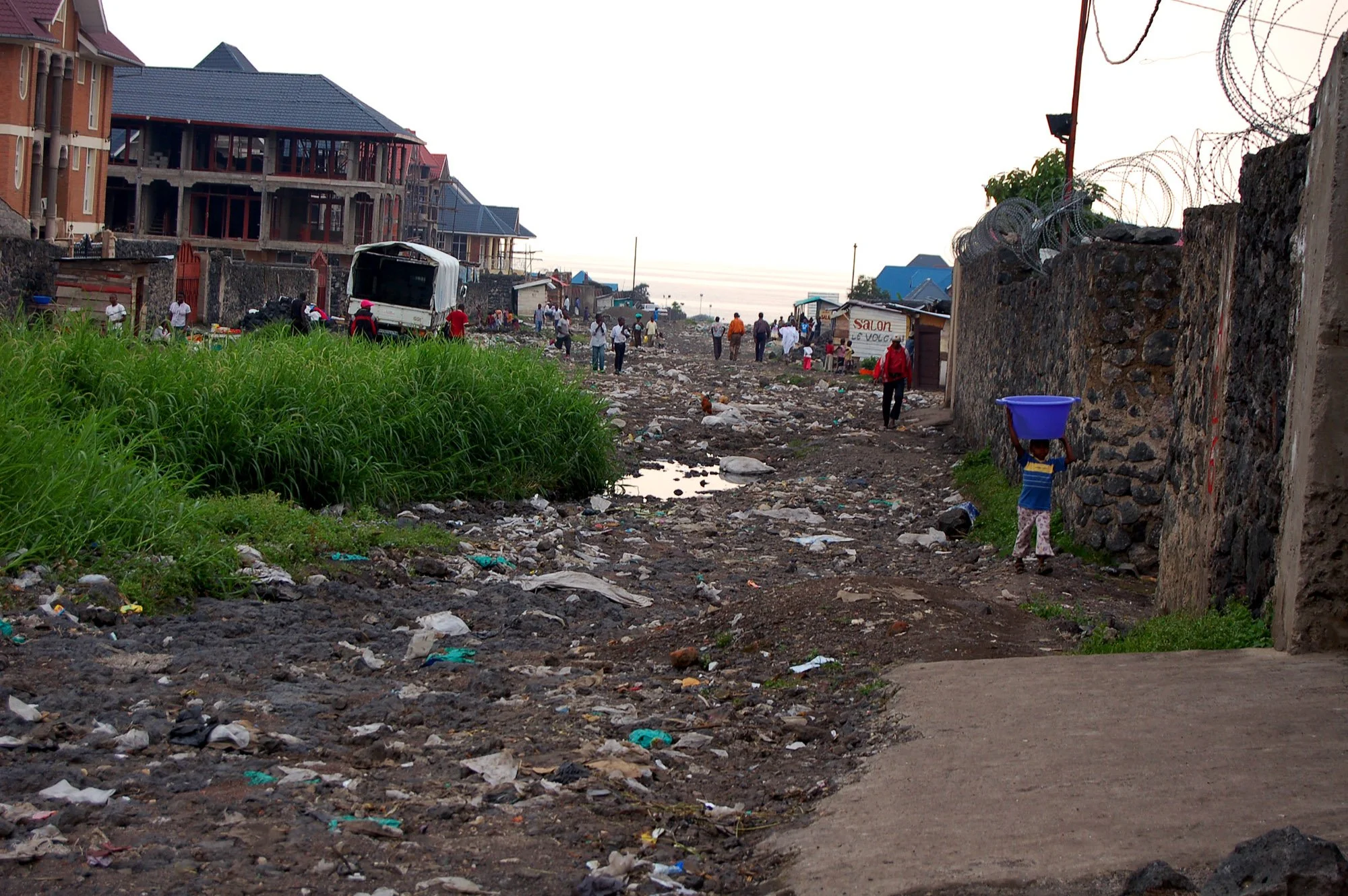  A lovely boulevard leading down to the pristine waters of Lake Kivu, lined with villas built by totally honest businessmen and incorruptible politicians in Kinshasa - one of whom (I recall it actually being a minister of something or other) had me k