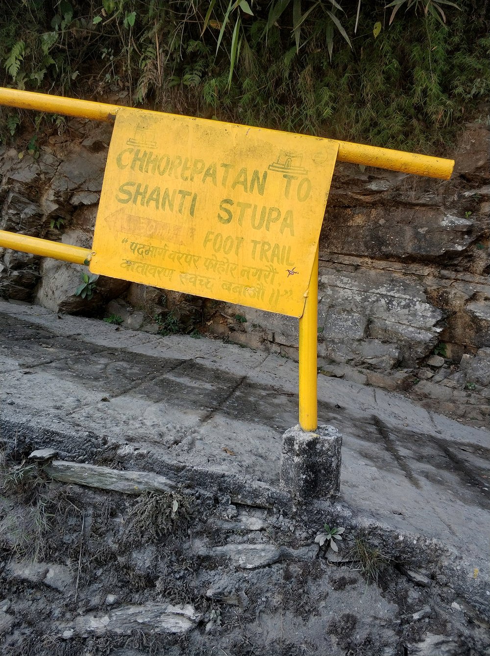  The last crew who painted the railing might have been a little overzealous, since this sign led us to believe that the stairs might no longer be open 