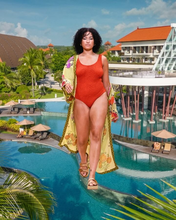 Shop the Destination with Luxury Escapes ✈️ We&rsquo;ve teamed up with @luxury.escapes to bring you the ultimate travel style moment. We have matched their select exclusive holiday deals with looks from our 2025 runways, so you can shop the trend and