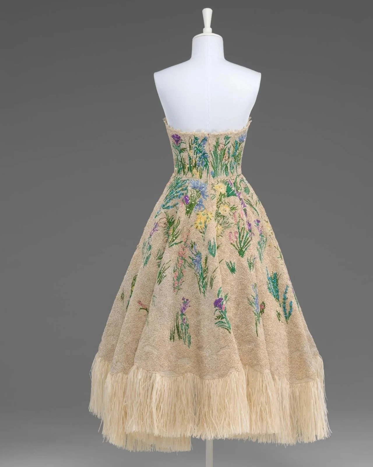 HAND FINISHING TECHNIQUES IN COUTURE: ONE-DAY COURSE