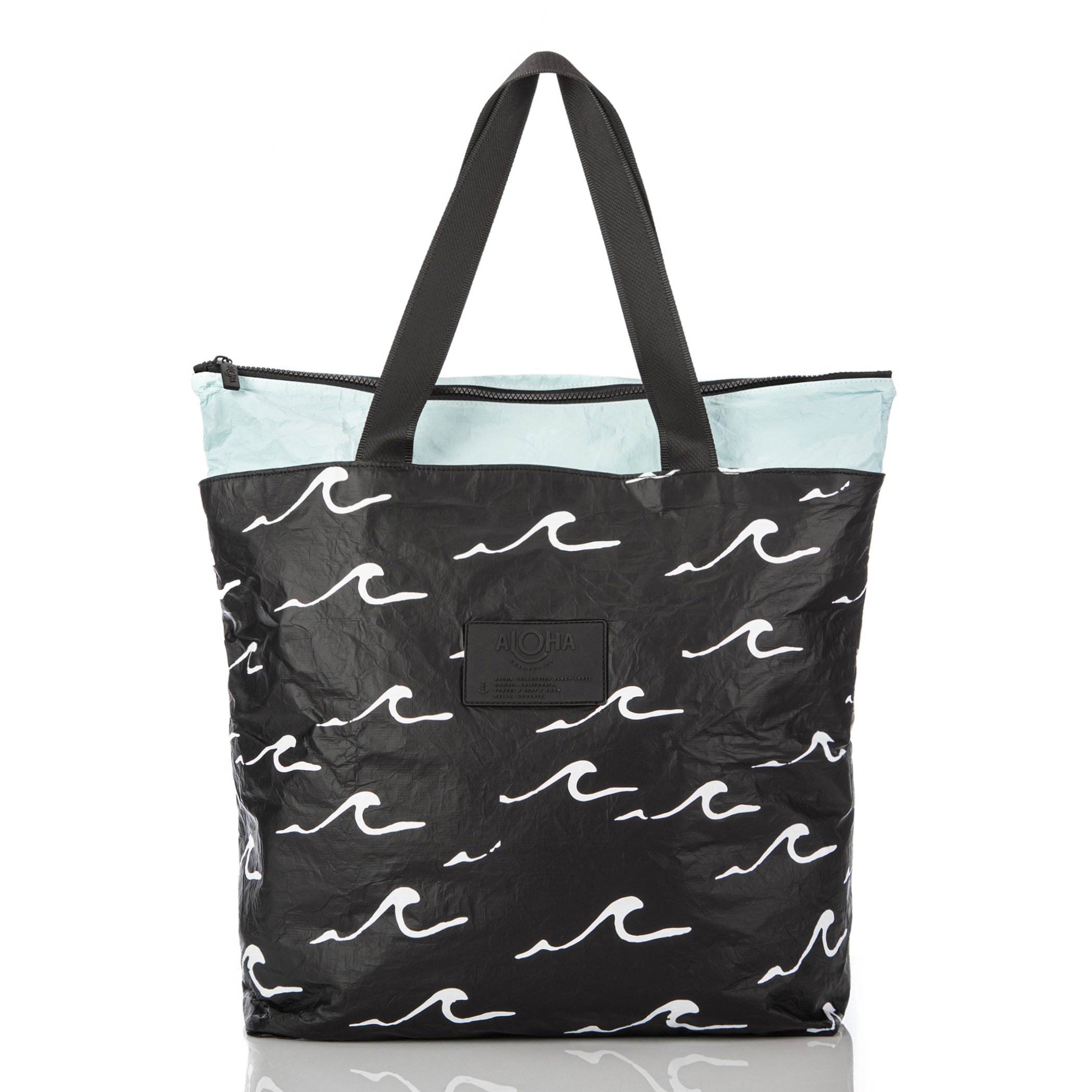 DT_seaside_white_on_black_front_ext.jpg