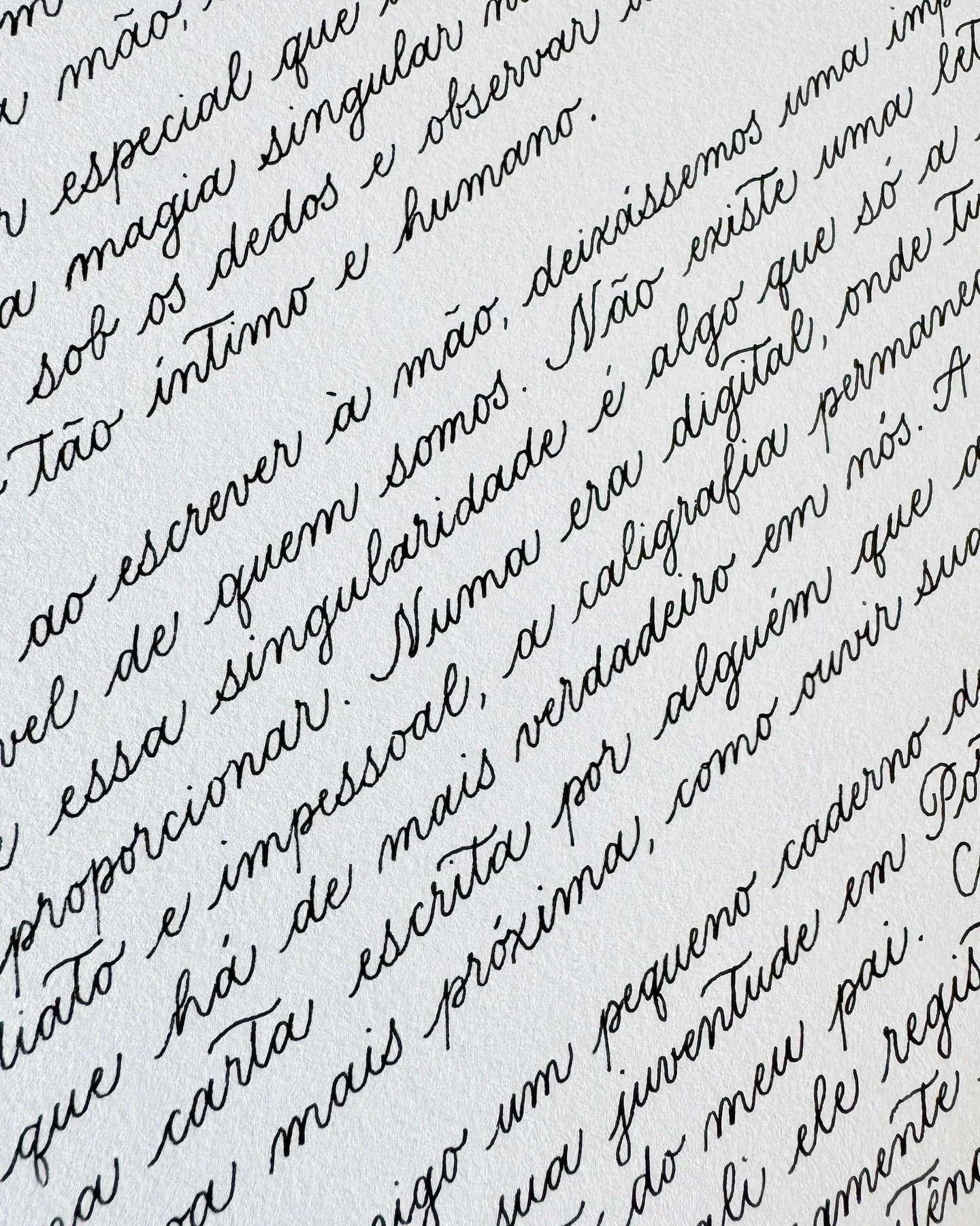 Caligrafia em portugu&ecirc;s ✍🏼🤍 My mother tongue

Being a Brazilian calligrapher in Switzerland, I most commonly write messages in English, followed by German, and sometimes French

There&rsquo;s something intimate and raw about writing by hand i