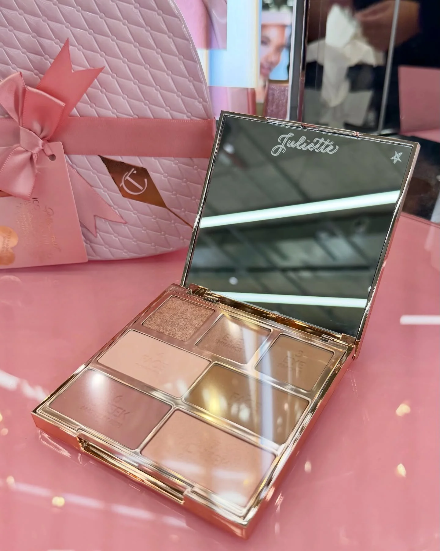 In-store engraving for @CharlotteTilbury

I spent two afternoons personalizing CT beauty products with hand-engraved calligraphy at @Globus Basel

The mirrors of makeup palettes and bronzers were super popular choices. And look at that sparkly pink o
