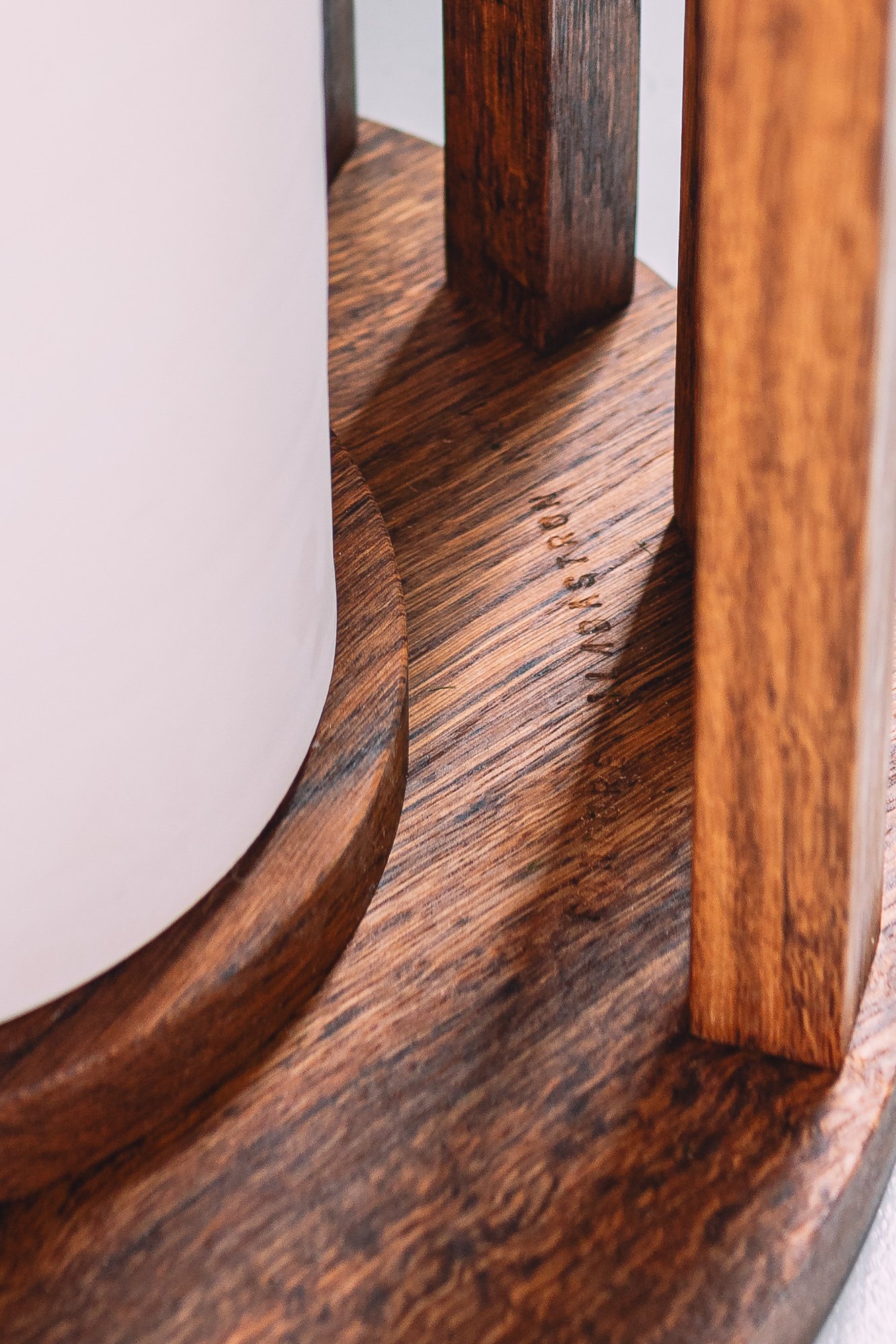 AMMO_Gravure-bois_design_mobilier.jpg