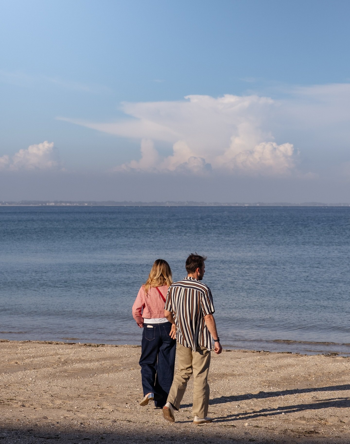 &Eacute;L&Eacute;MENTAIRE / si vous ne nous trouvez pas &agrave; l&rsquo;atelier, vous nous trouverez s&ucirc;rement sur une plage 🌊 
L&rsquo;eau, c&rsquo;est notre &eacute;l&eacute;ment, notre respiration et notre inspiration premi&egrave;re. Bient