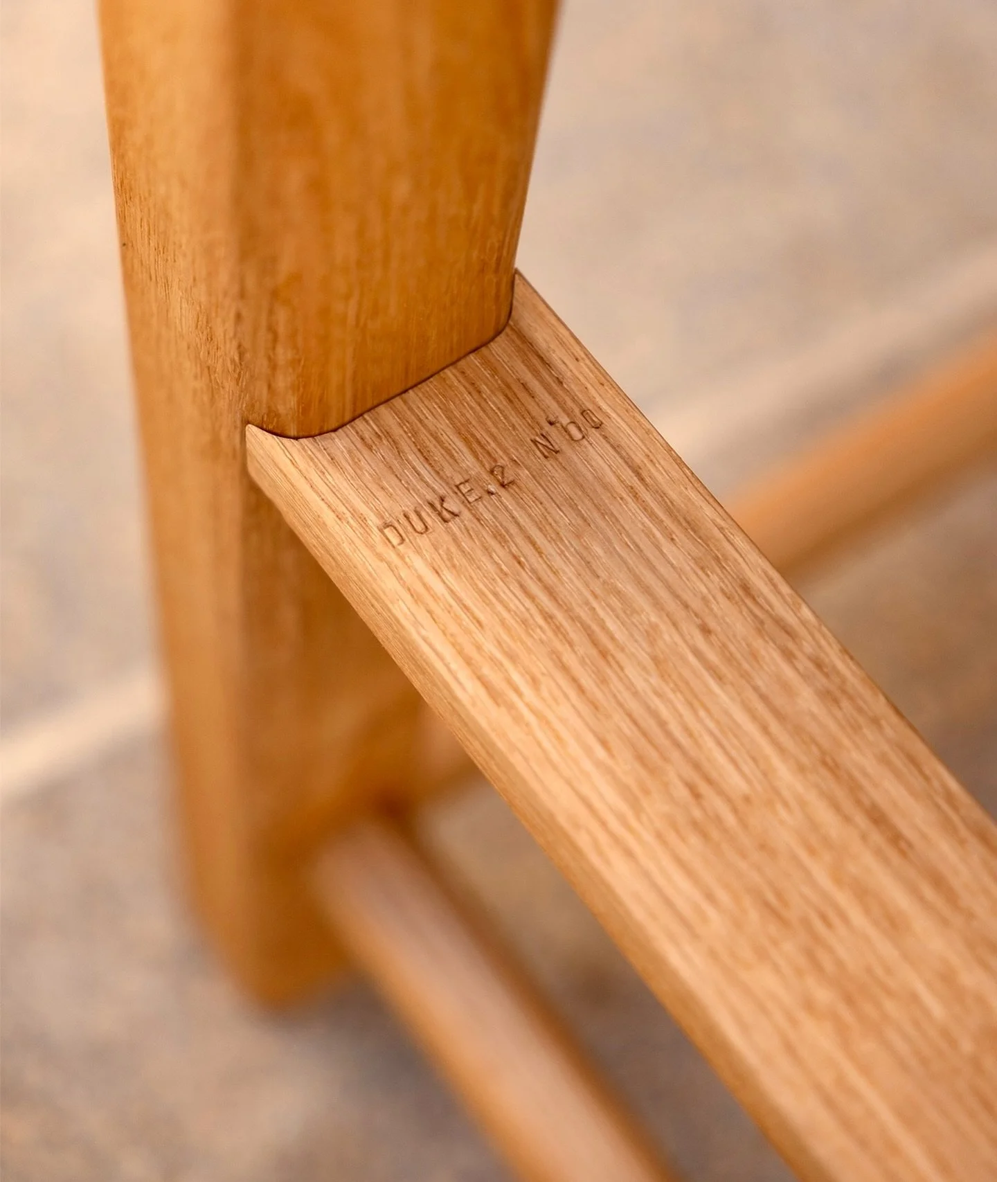 Devinez qui fait son grand retour ? 
Duke is back 🌞
-
&Eacute;DITO/ 
Duke, c&rsquo;est notre premier fauteuil, d&eacute;velopp&eacute; il y a 4 ans, &agrave; mi chemin entre le fauteuil safari, le transat, et le fauteuil club ultra g&eacute;n&eacute