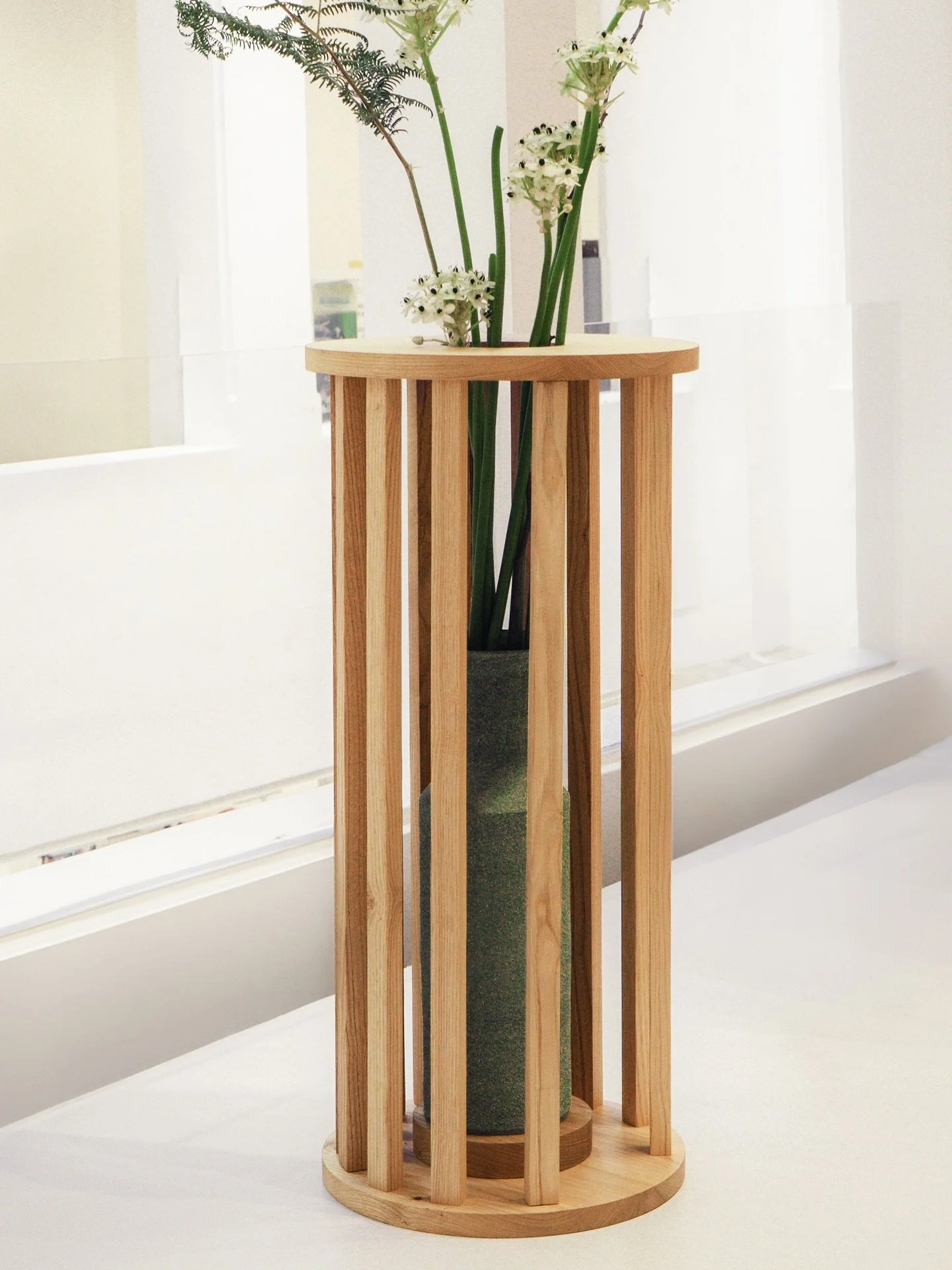 NOUVEAUT&Eacute;/ PANDORE ALABASTRON s&eacute;rie 2
🌱 Mobilier hybride &amp; singulier / Vase &amp; table d&rsquo;appoint
&Eacute;dition sp&eacute;ciale du projet Pandore, cette cr&eacute;ation fusionne meuble et vase dans une seule pi&egrave;ce, pe